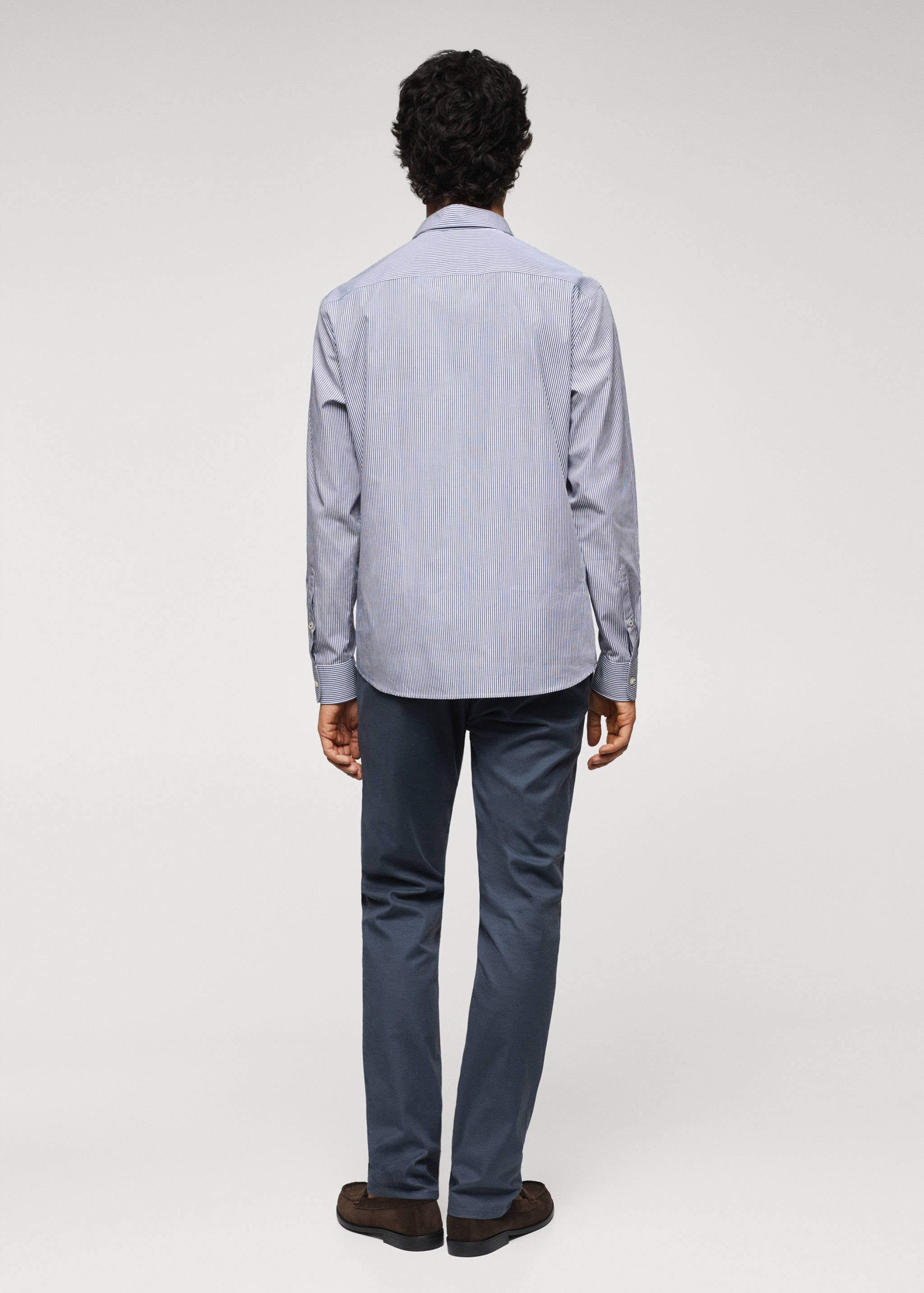 Gestreiftes Slim Fit-Hemd aus Baumwolle - Rückseite des Artikels