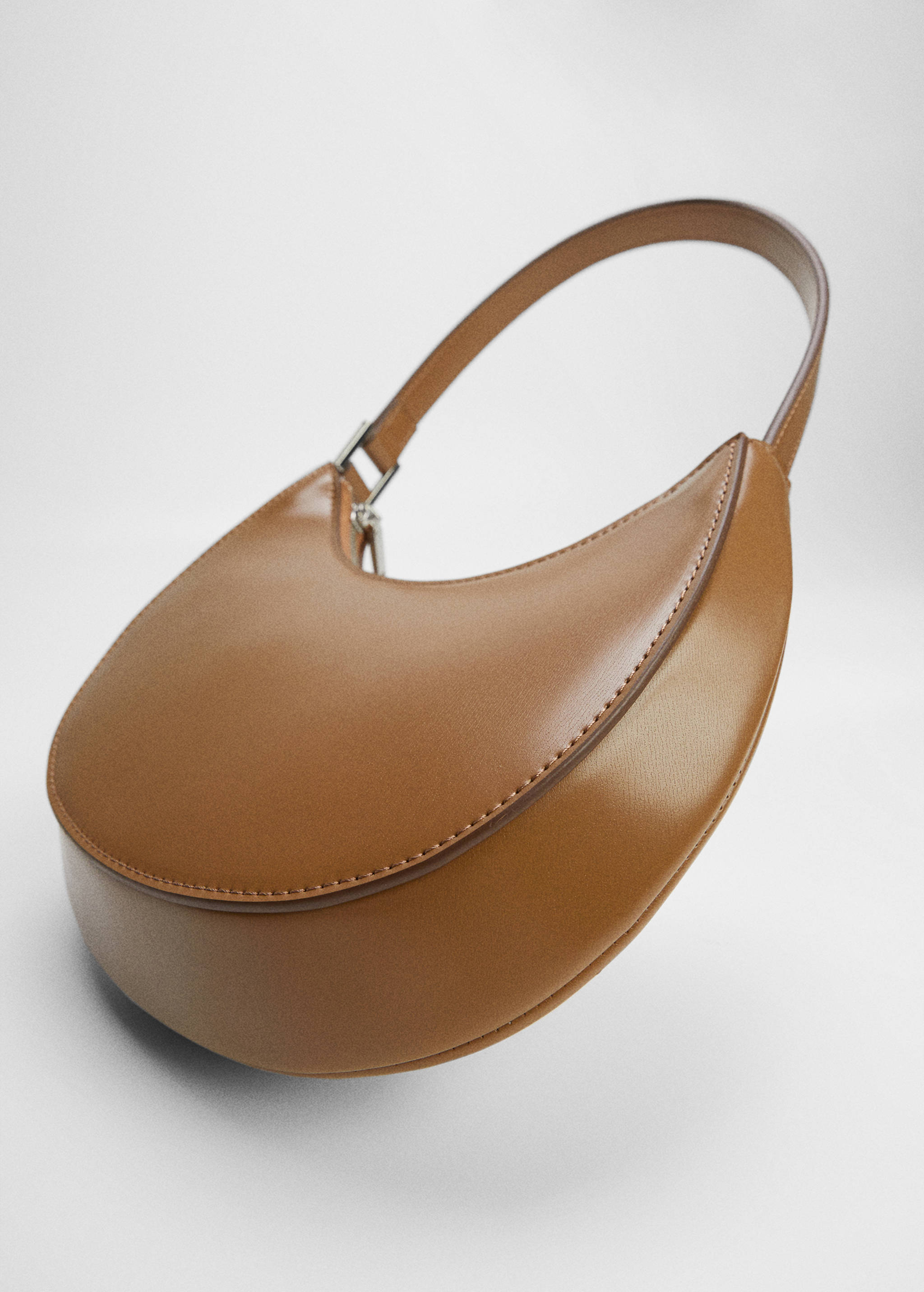 Ovale Tasche mit kurzem Henkel - Detail des Artikels 5