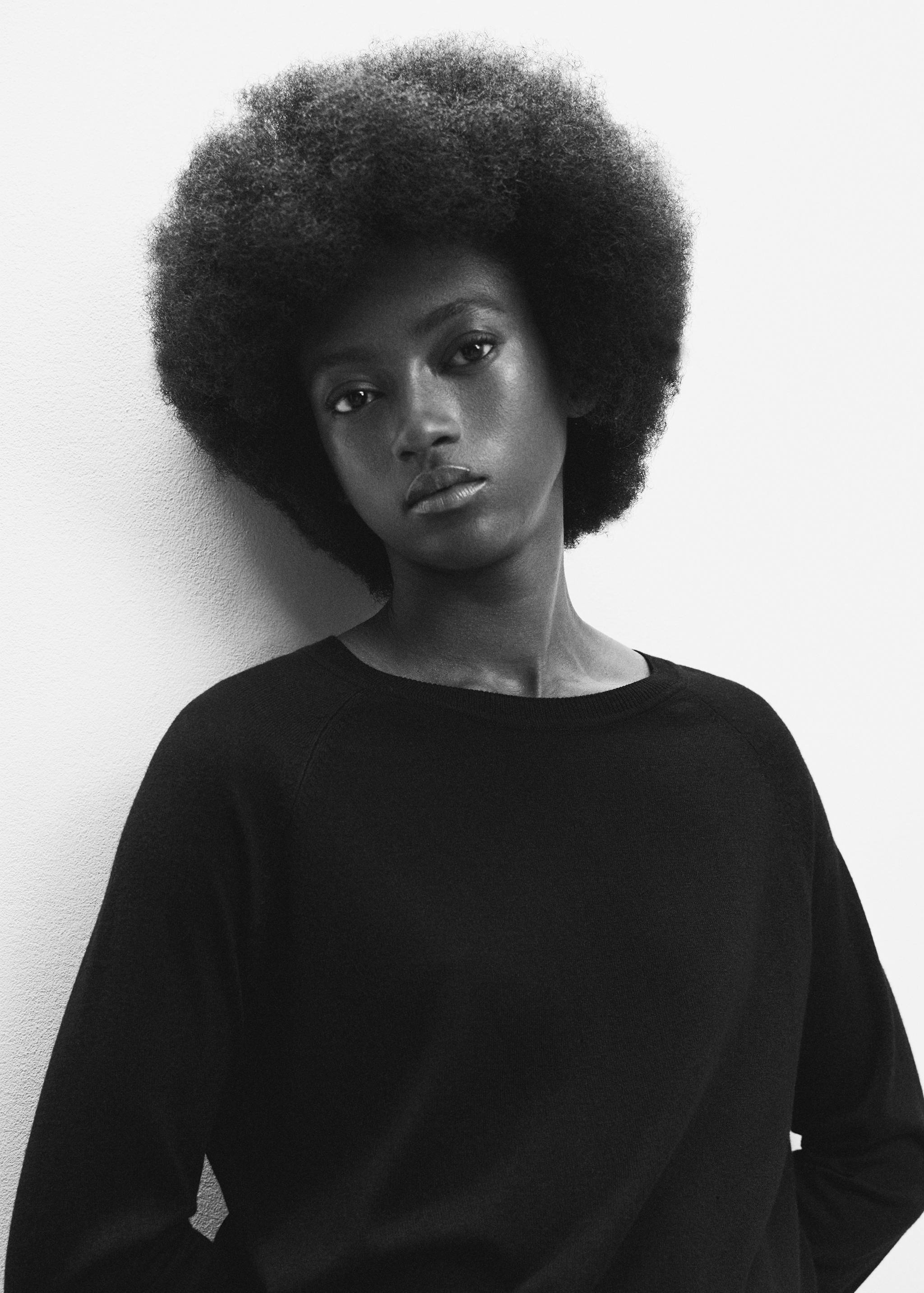 Fine-knit crew-neck sweater - Details of the article 1