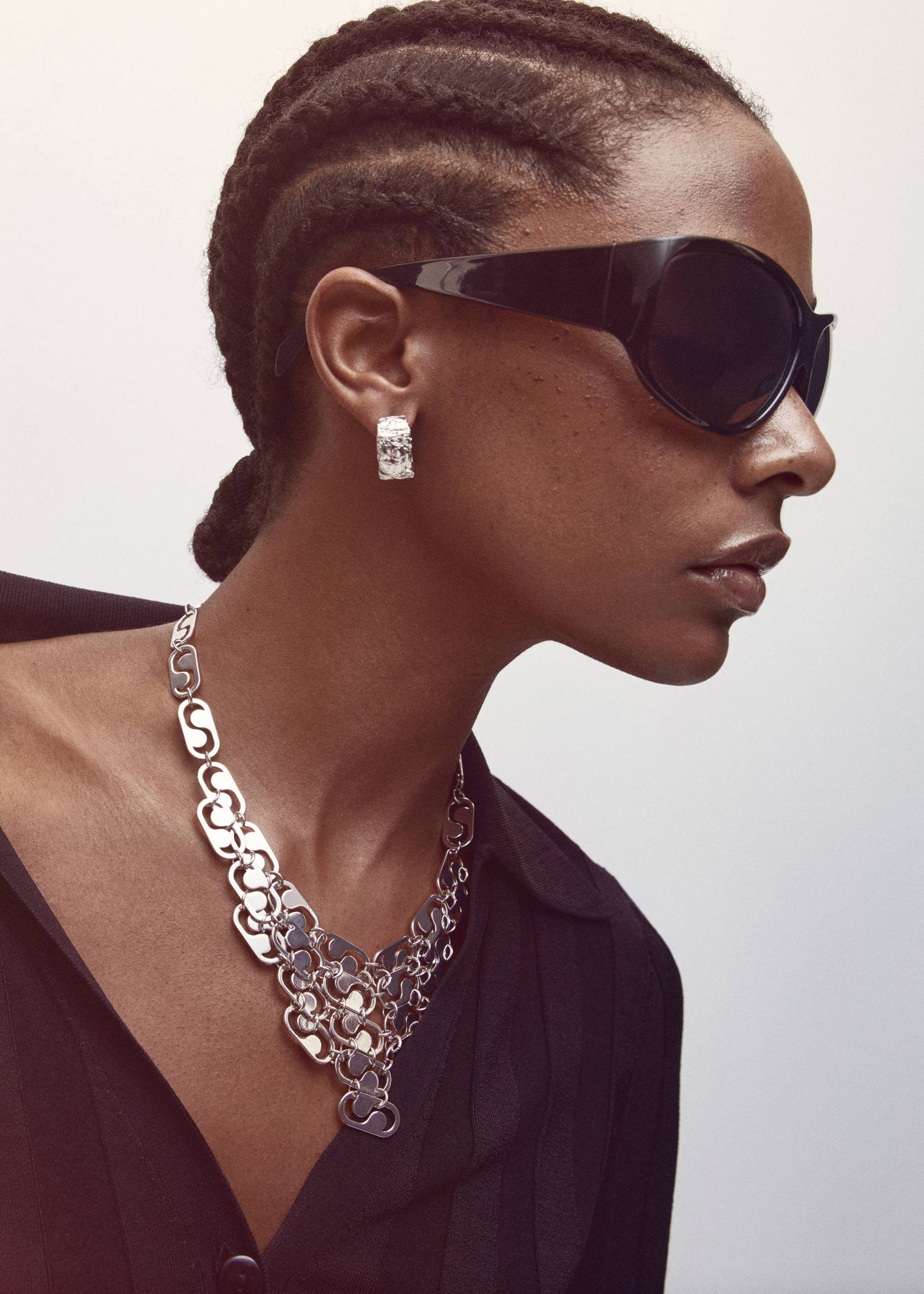 Halskette mit verknüpften Anhängern - Allgemeine Ansicht