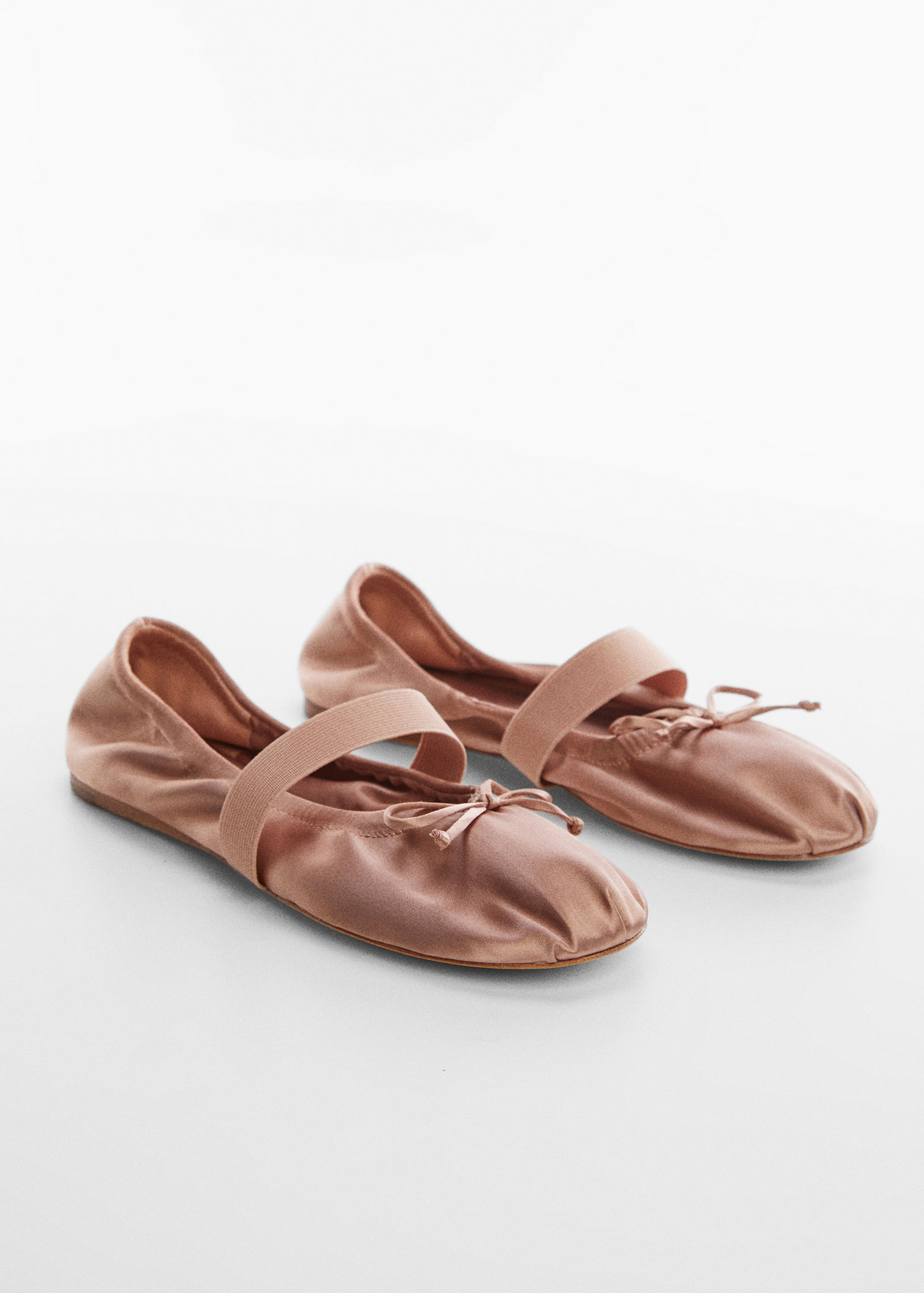 Ballerines élastiques satinées - Plan moyen