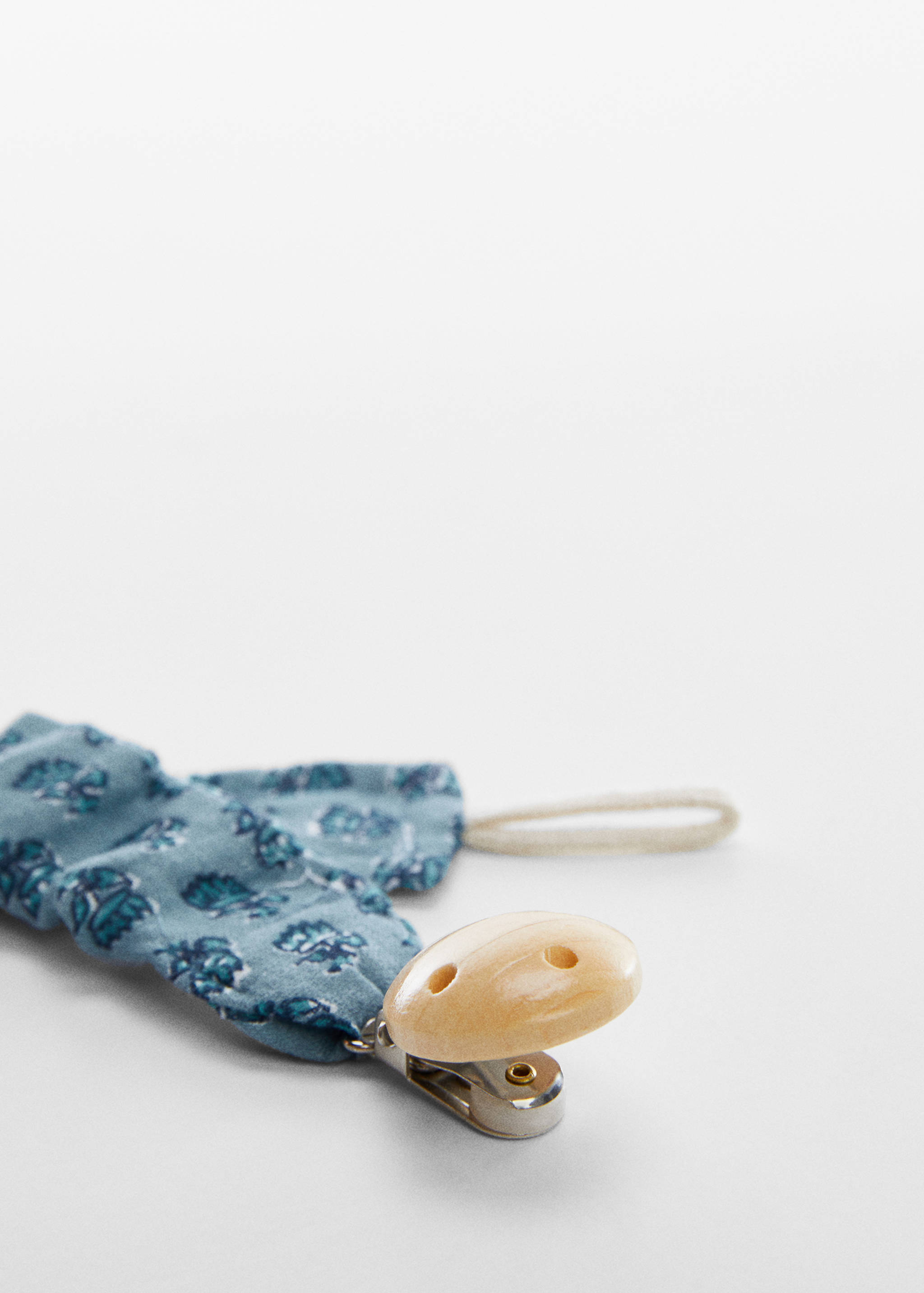 Chupetero broche estampado - Plano medio