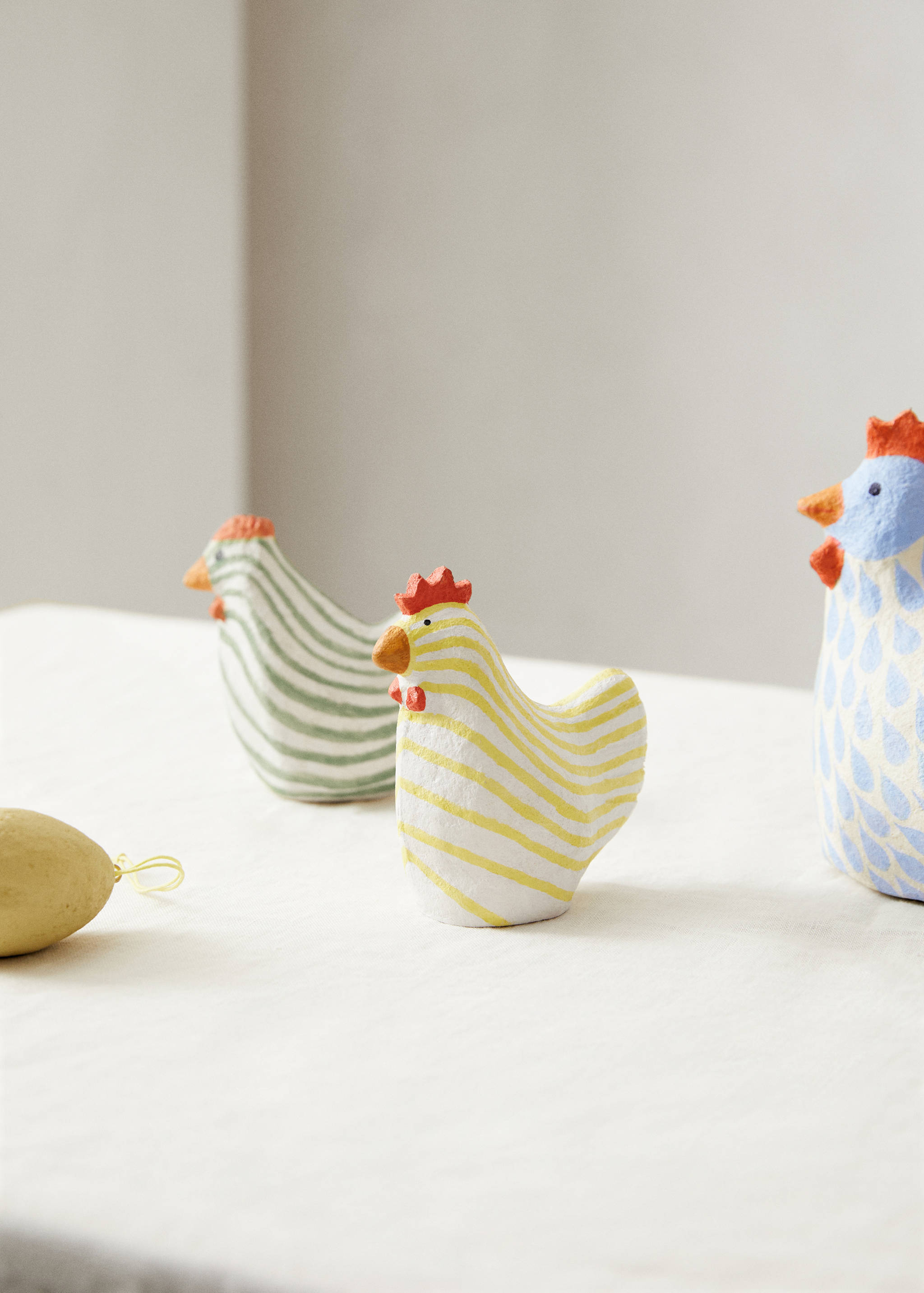 Easter hen ornament - General plane