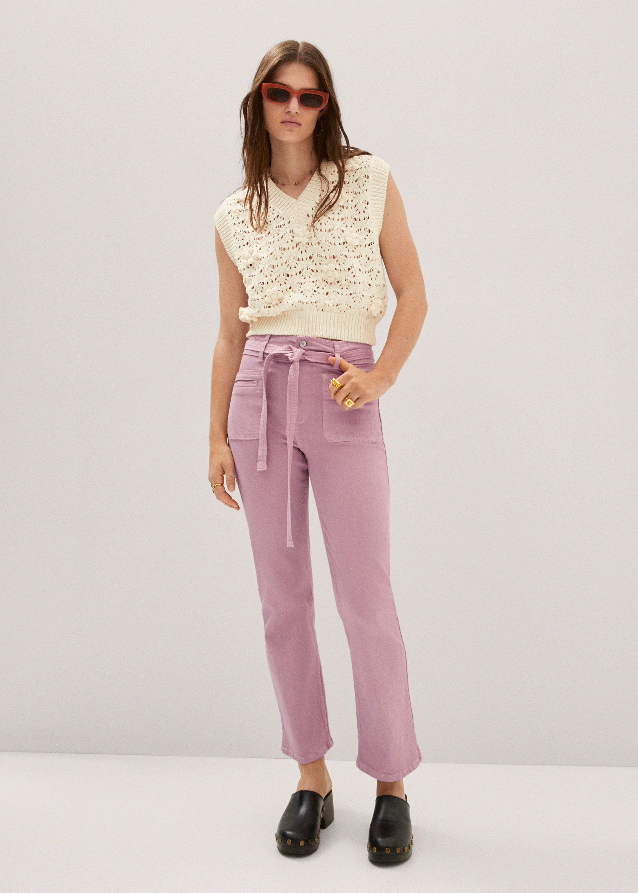 Gerade Jeans mit Schleifendetail - Allgemeine Ansicht