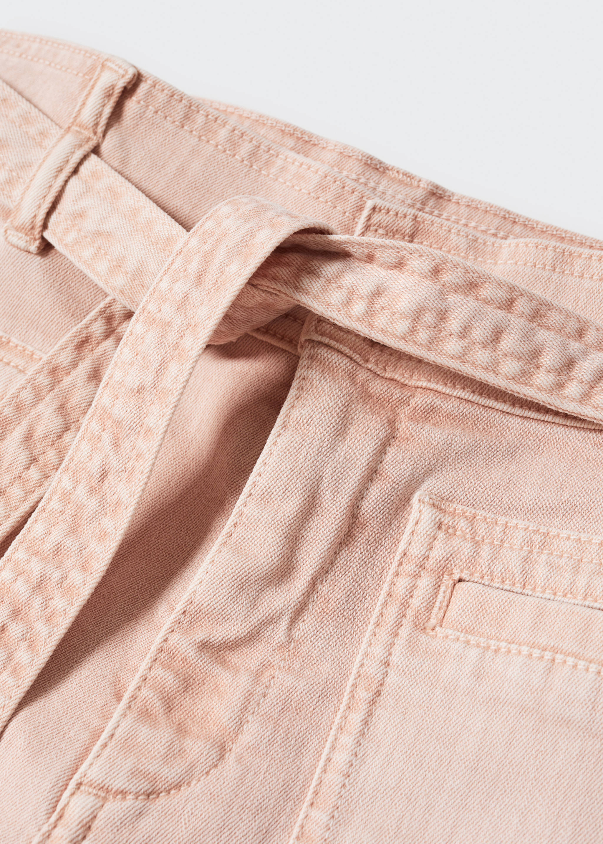 Gerade Jeans mit Schleifendetail - Detail des Artikels 8