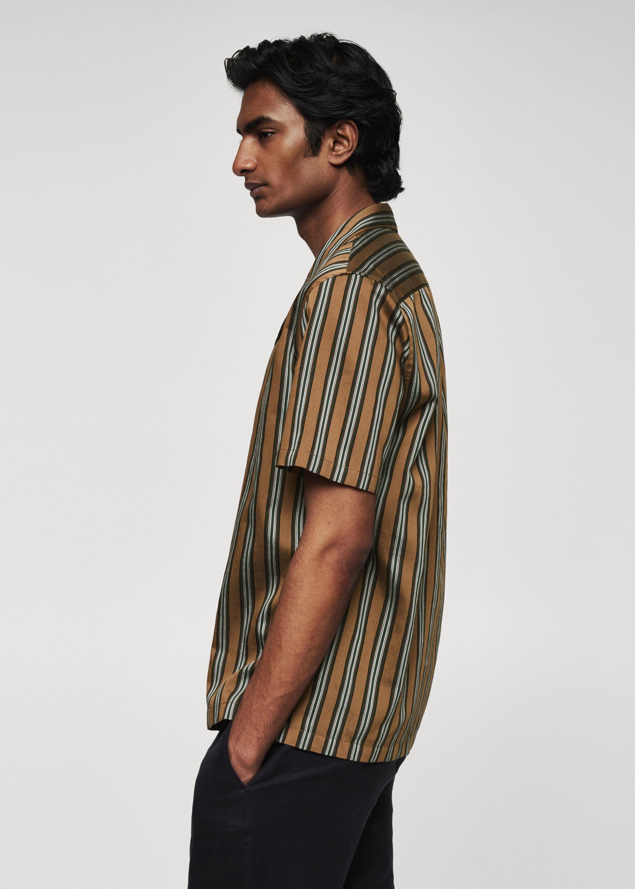 Regular-fit shirt with bowling neck - Details of the article 2