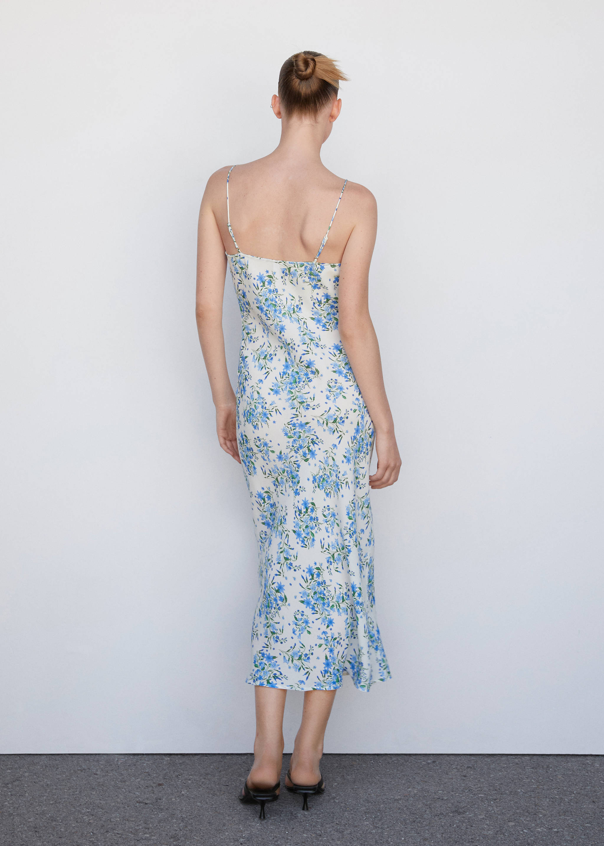 Ruffled floral dress - Reverse of the article