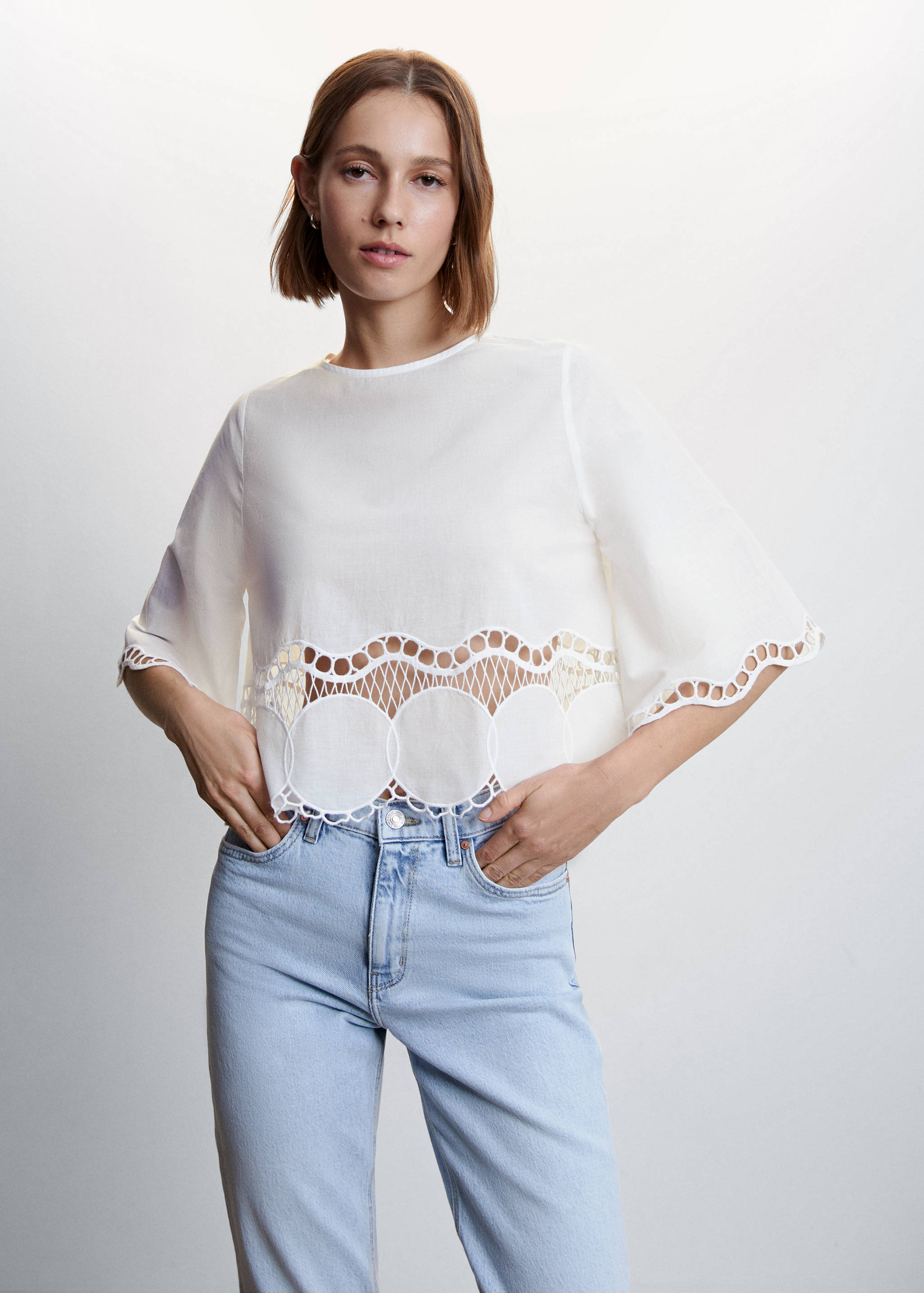 Blouse oversize brodée - Plan moyen