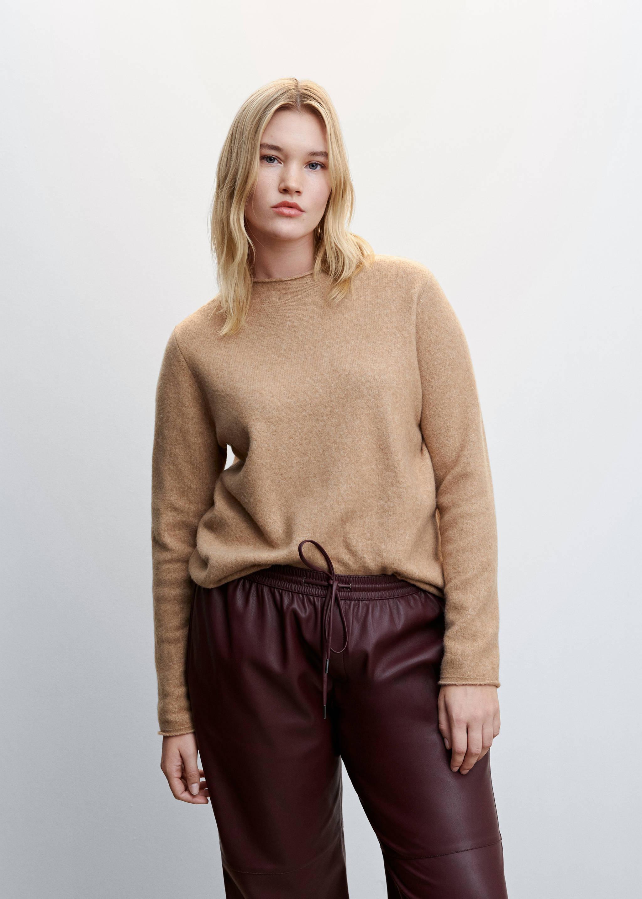 Faux-leather trousers with elastic waist - Details of the article 5