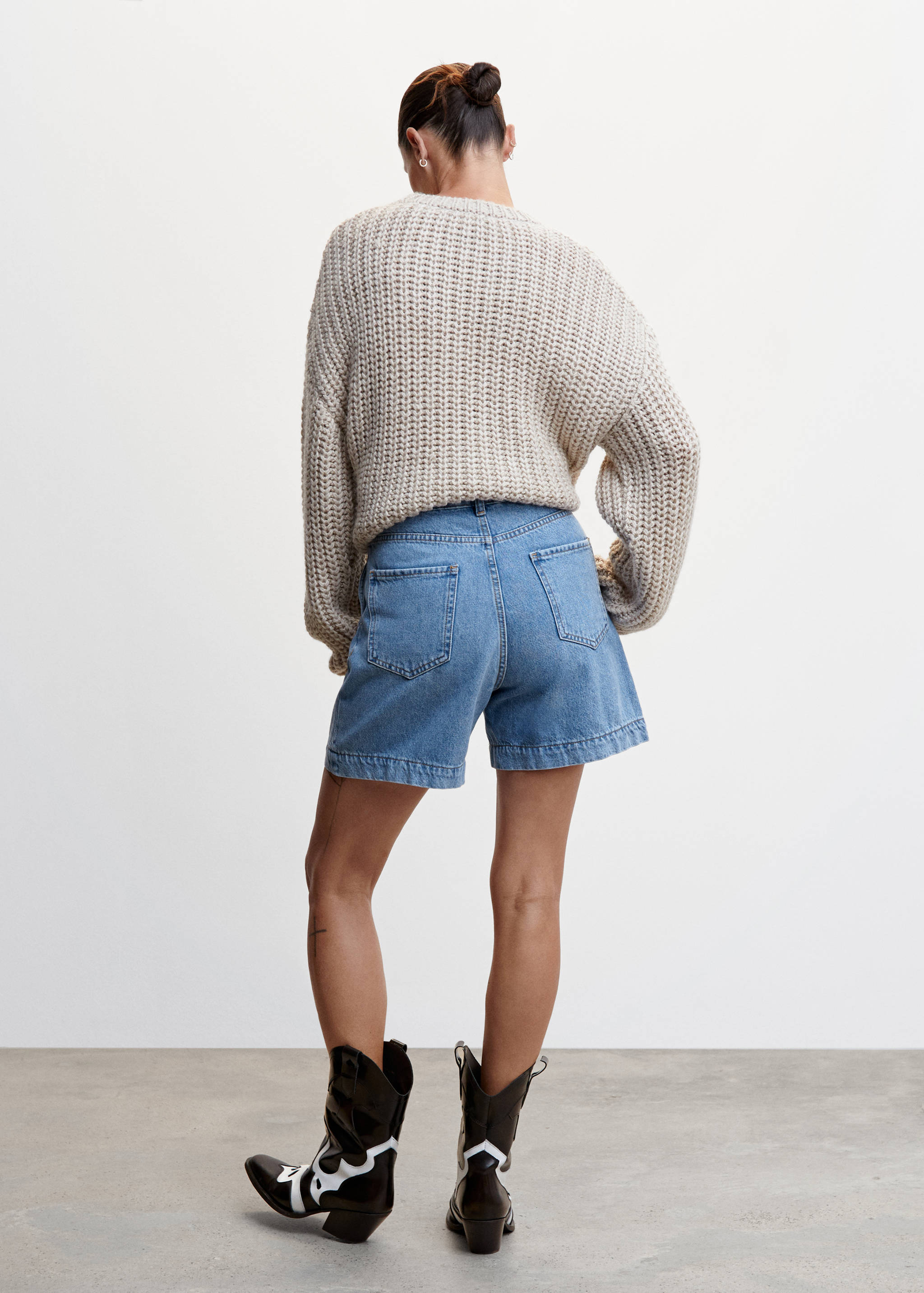 Slouchy pleated shorts - Reverse of the article