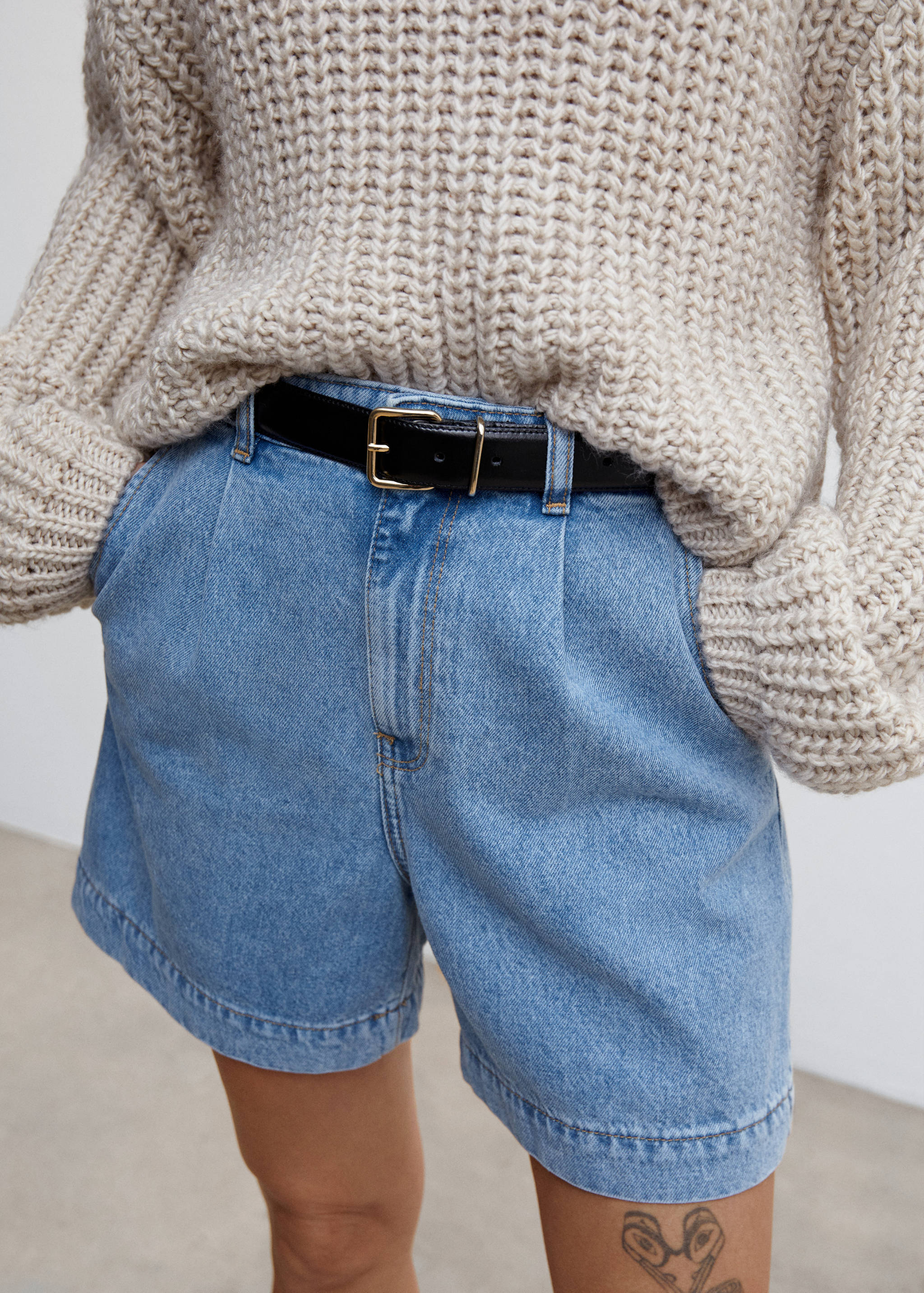 Slouchy pleated shorts - Details of the article 1