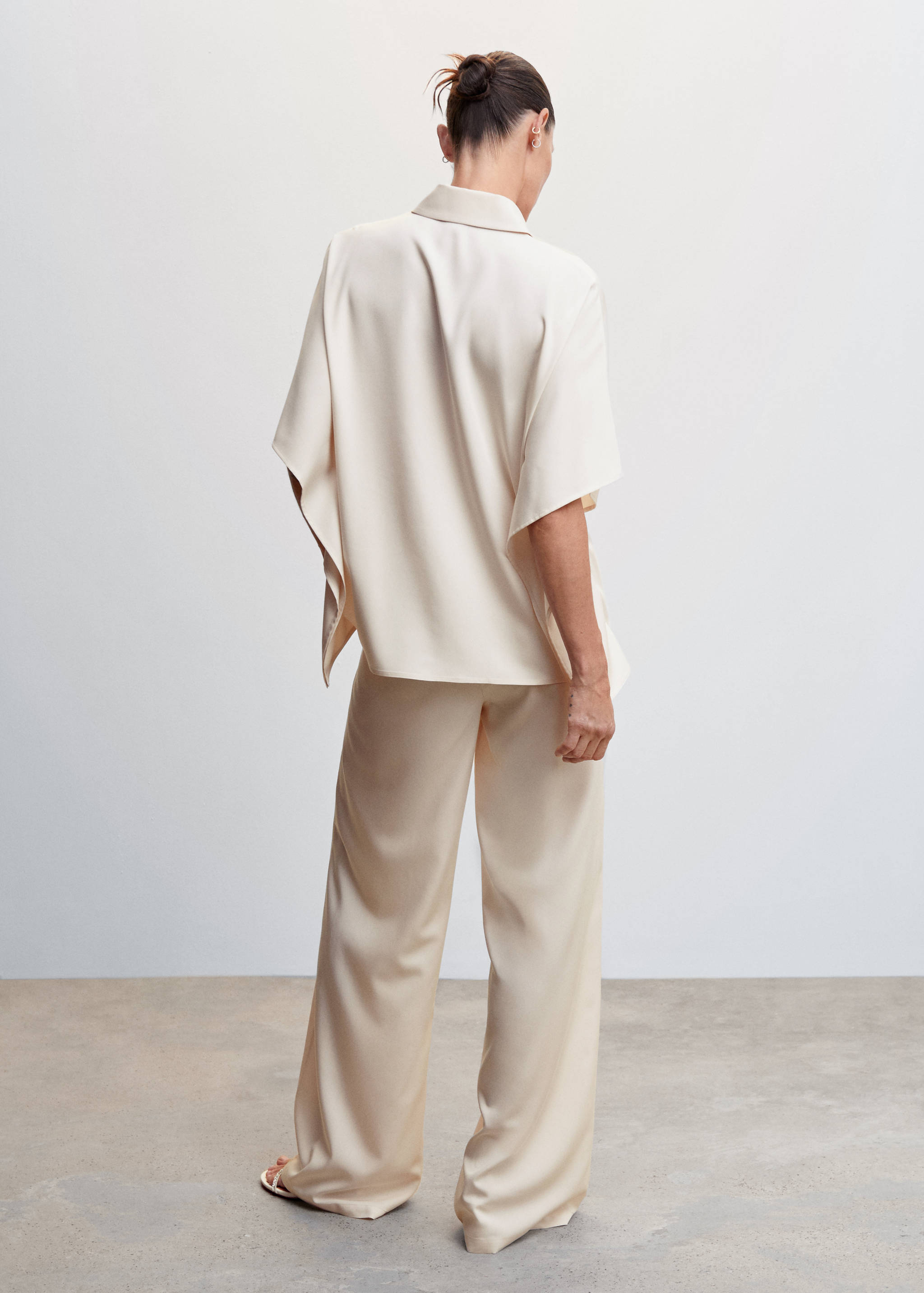 Short sleeved blouse - Reverse of the article