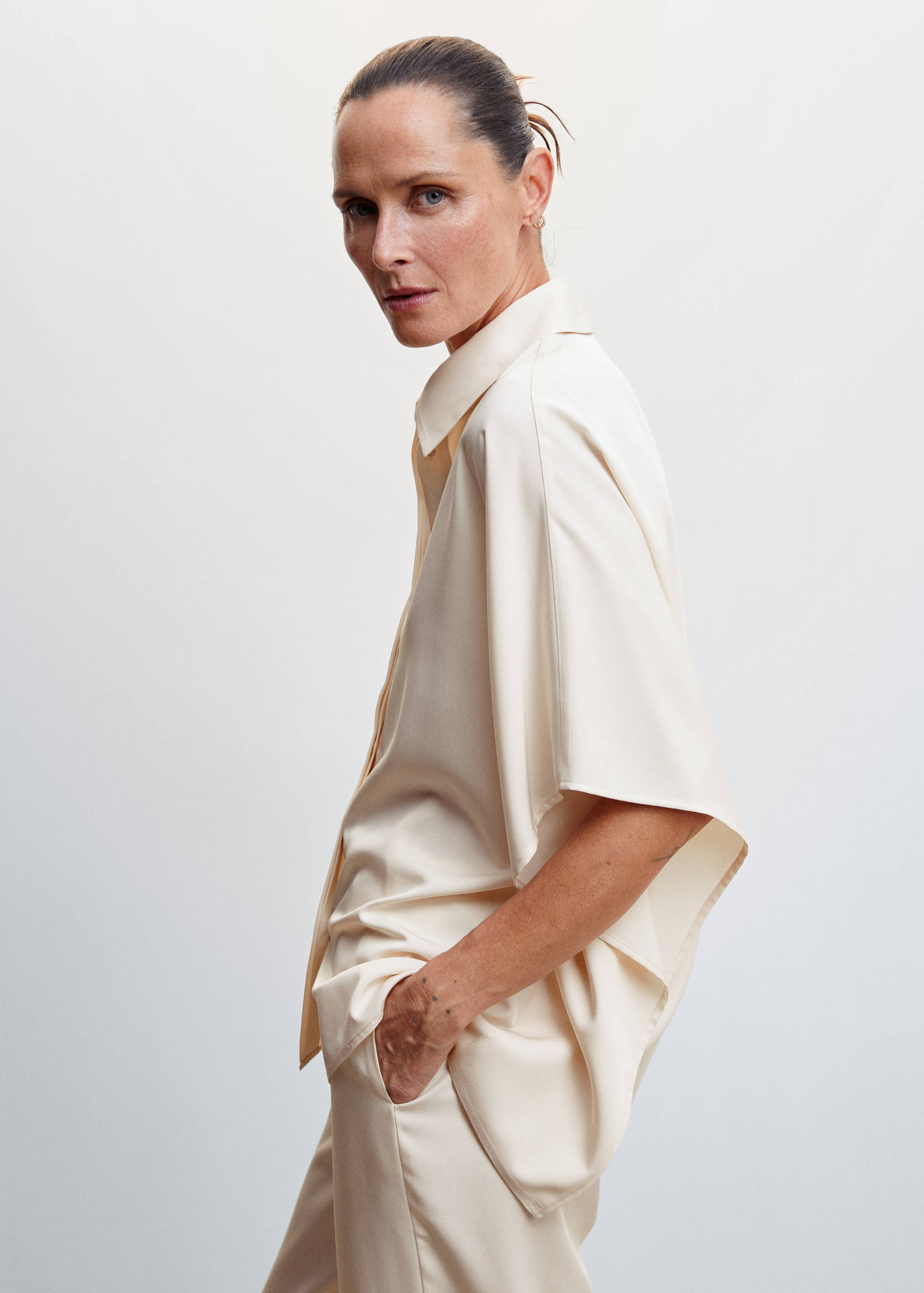 Short sleeved blouse - Details of the article 1