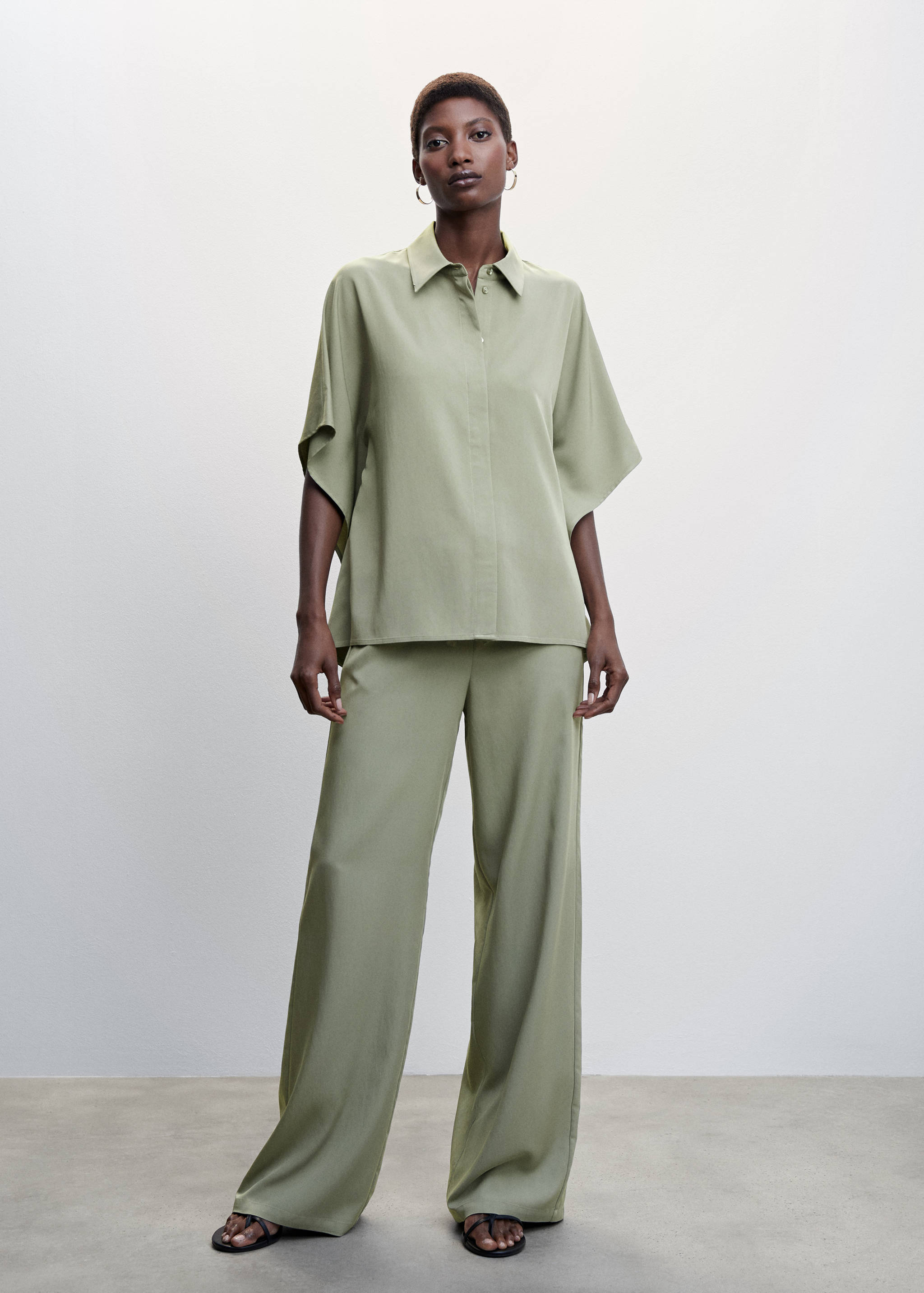 Short sleeved blouse - General plane