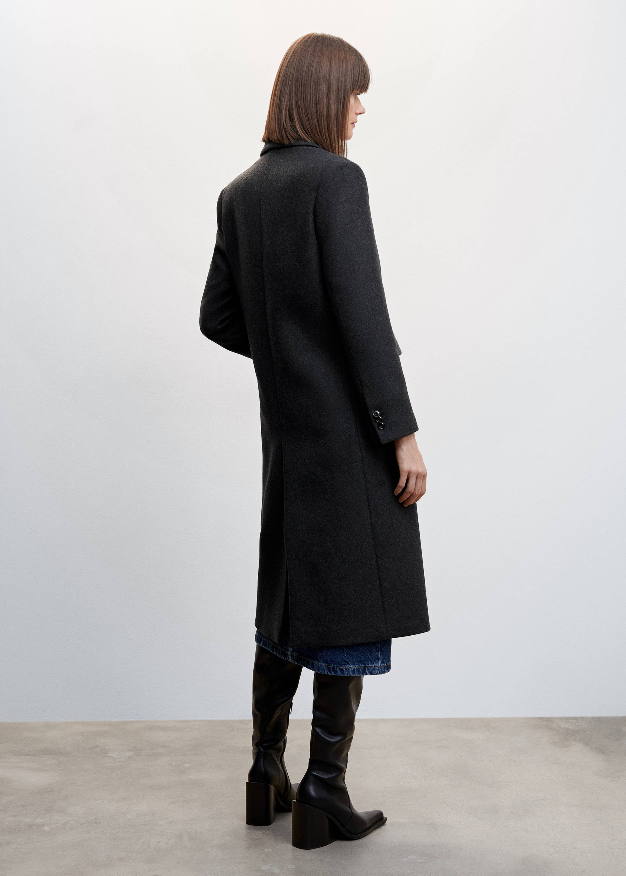 Tailored wool coat - Reverse of the article
