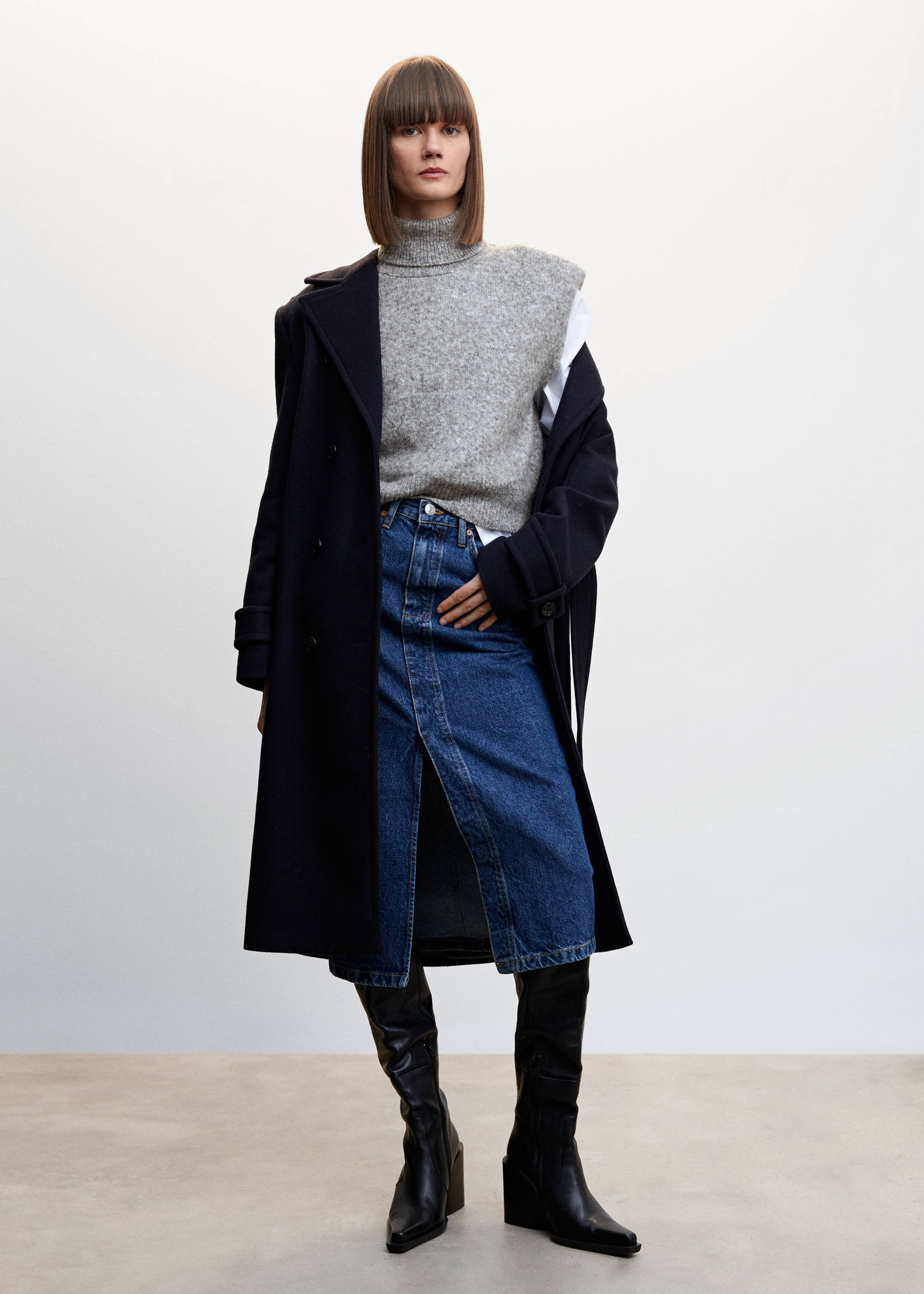 Knitted gilet with shoulder pads - General plane