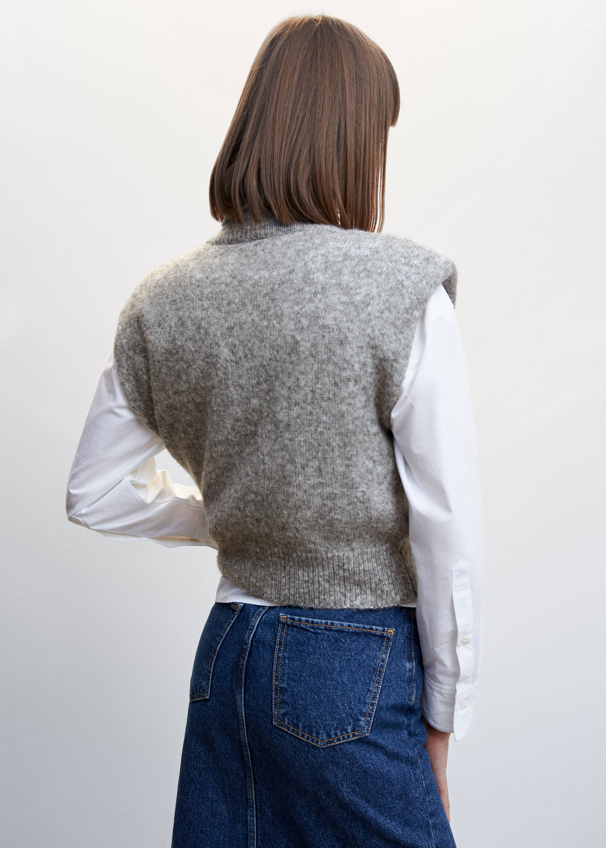 Knitted gilet with shoulder pads - Reverse of the article