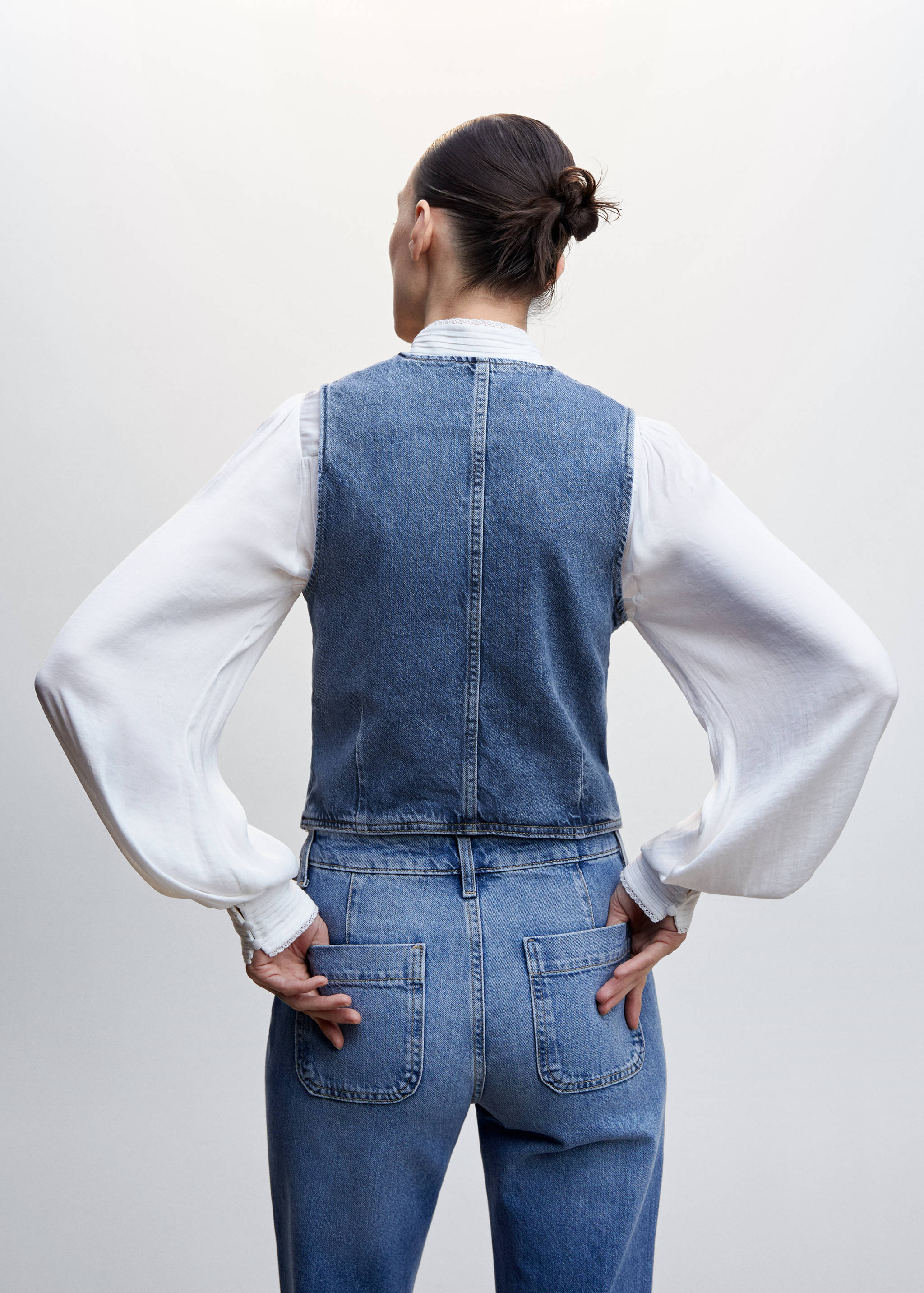 Jeansweste mit Ziernähten - Rückseite des Artikels