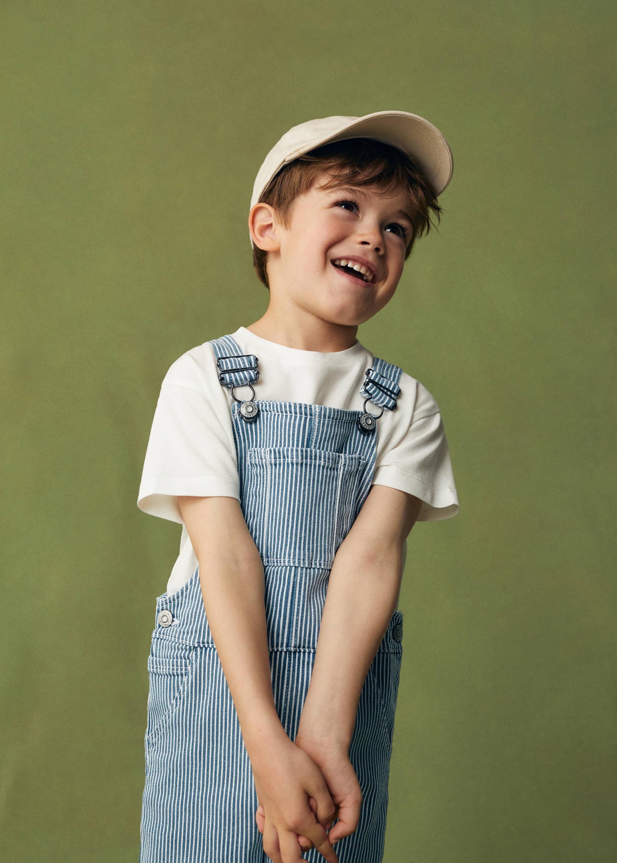 Gestreifte Jeans-Latzhose - Mittlere Ansicht