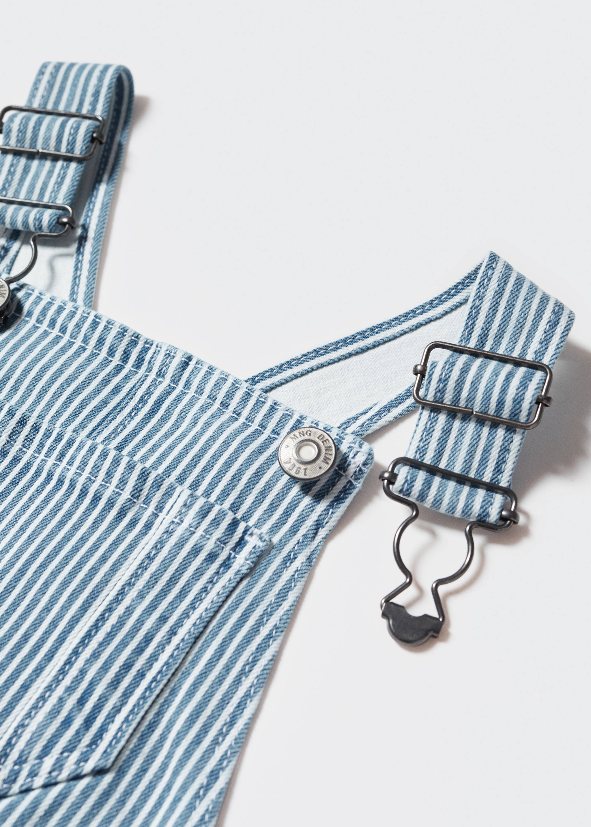 Gestreifte Jeans-Latzhose - Detail des Artikels 8