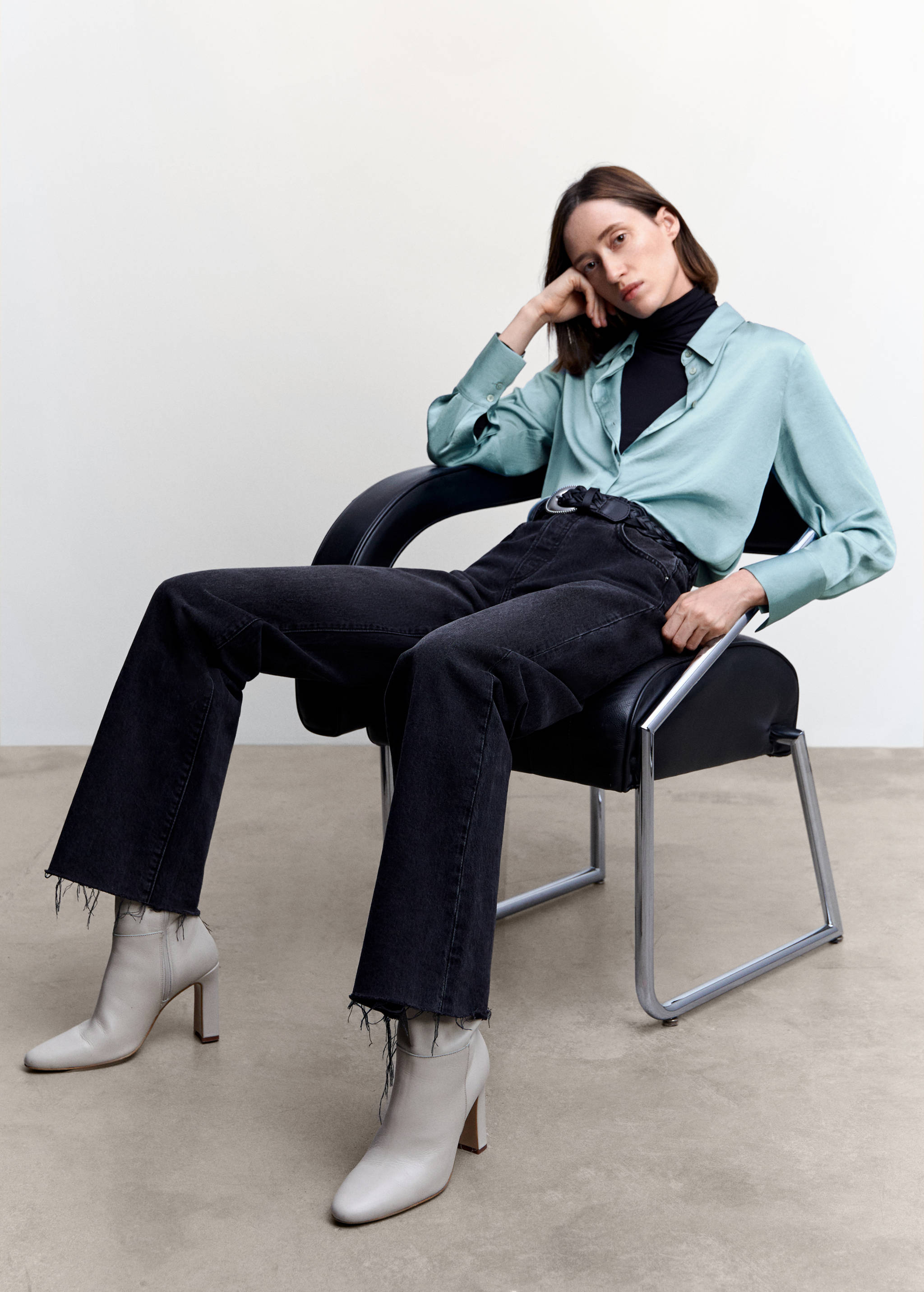 Satin finish flowy shirt - Details of the article 2