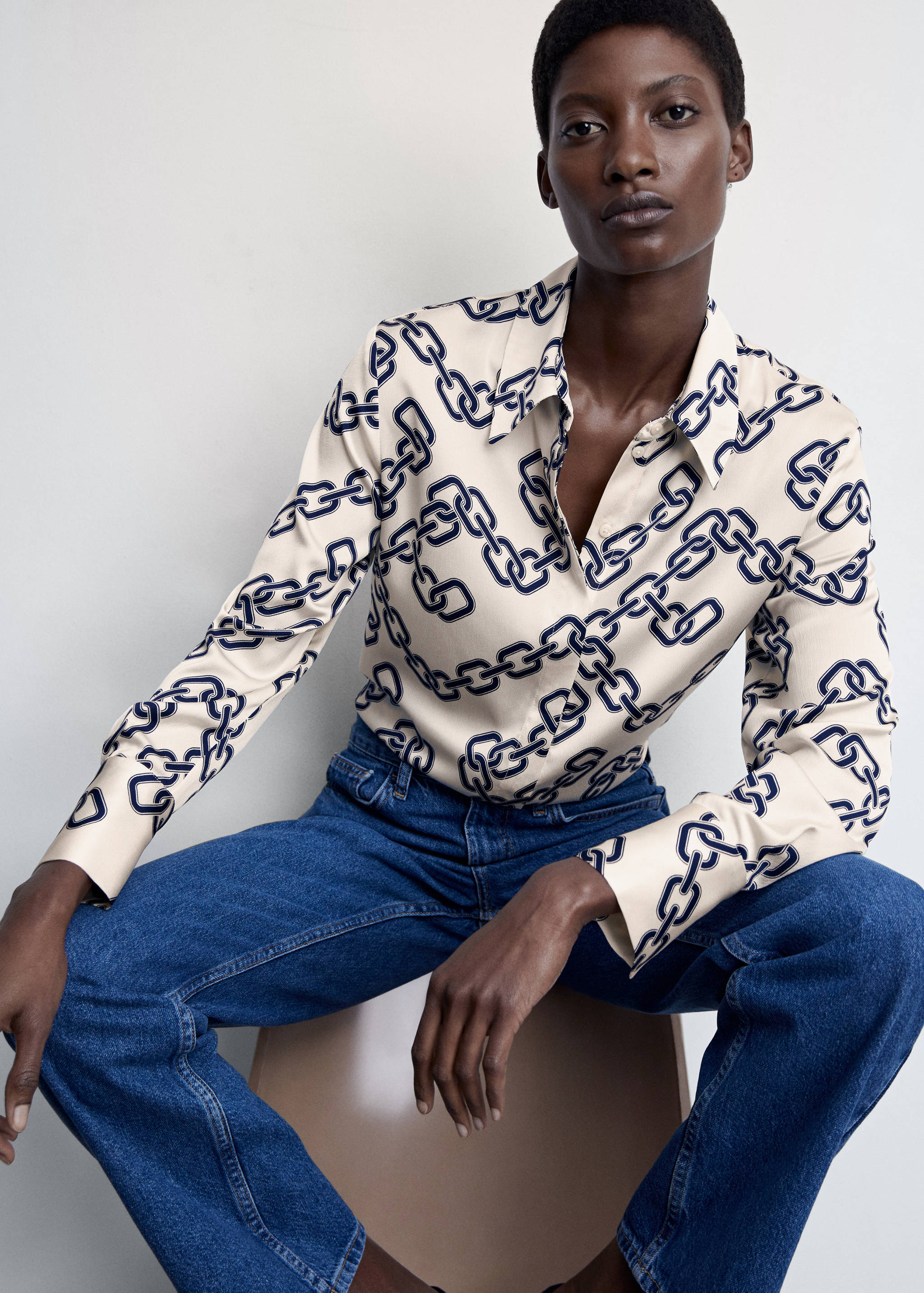 Satin finish flowy shirt - Details of the article 2