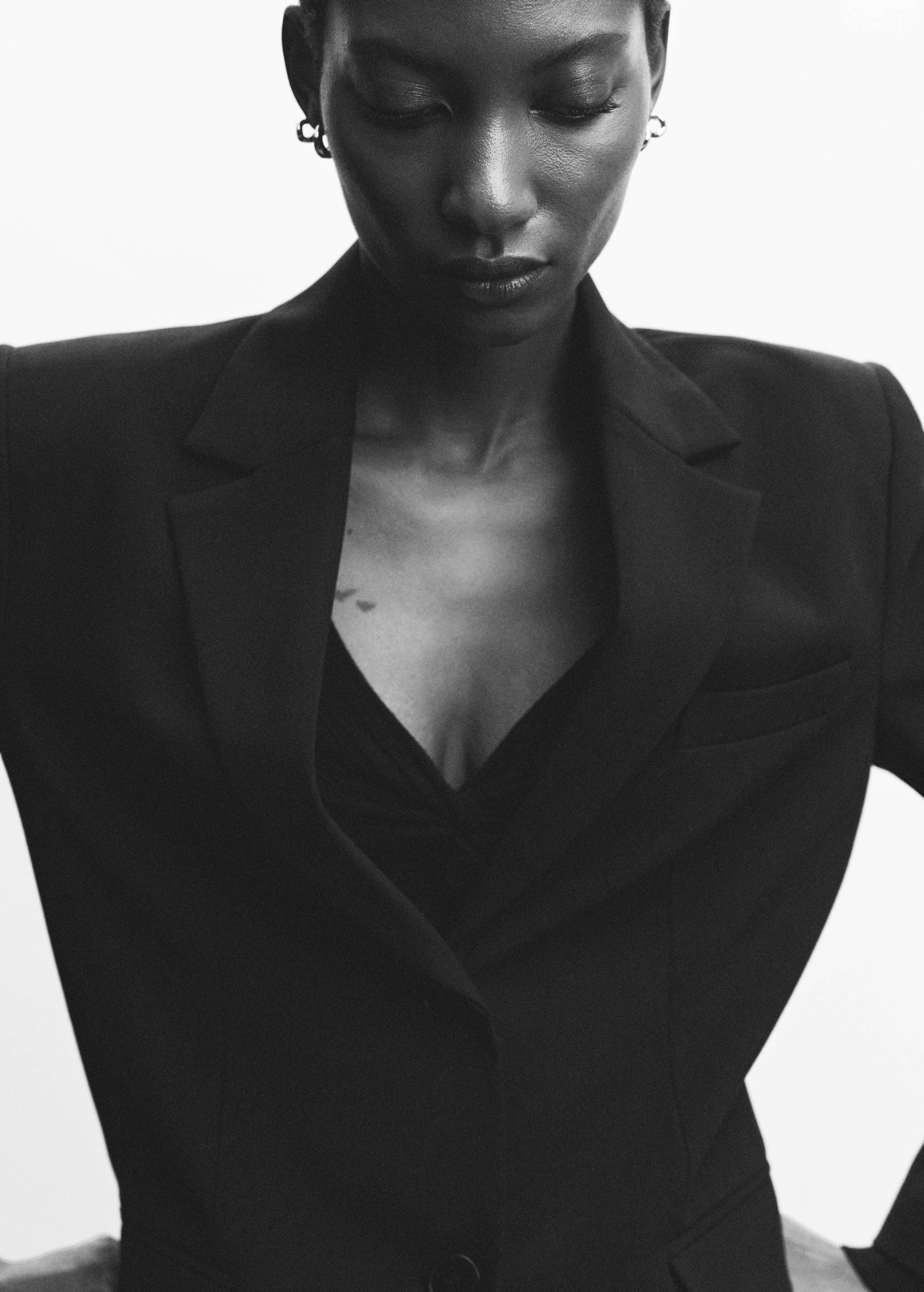 Anzugjacke mit Spitzrevers - Detail des Artikels 1