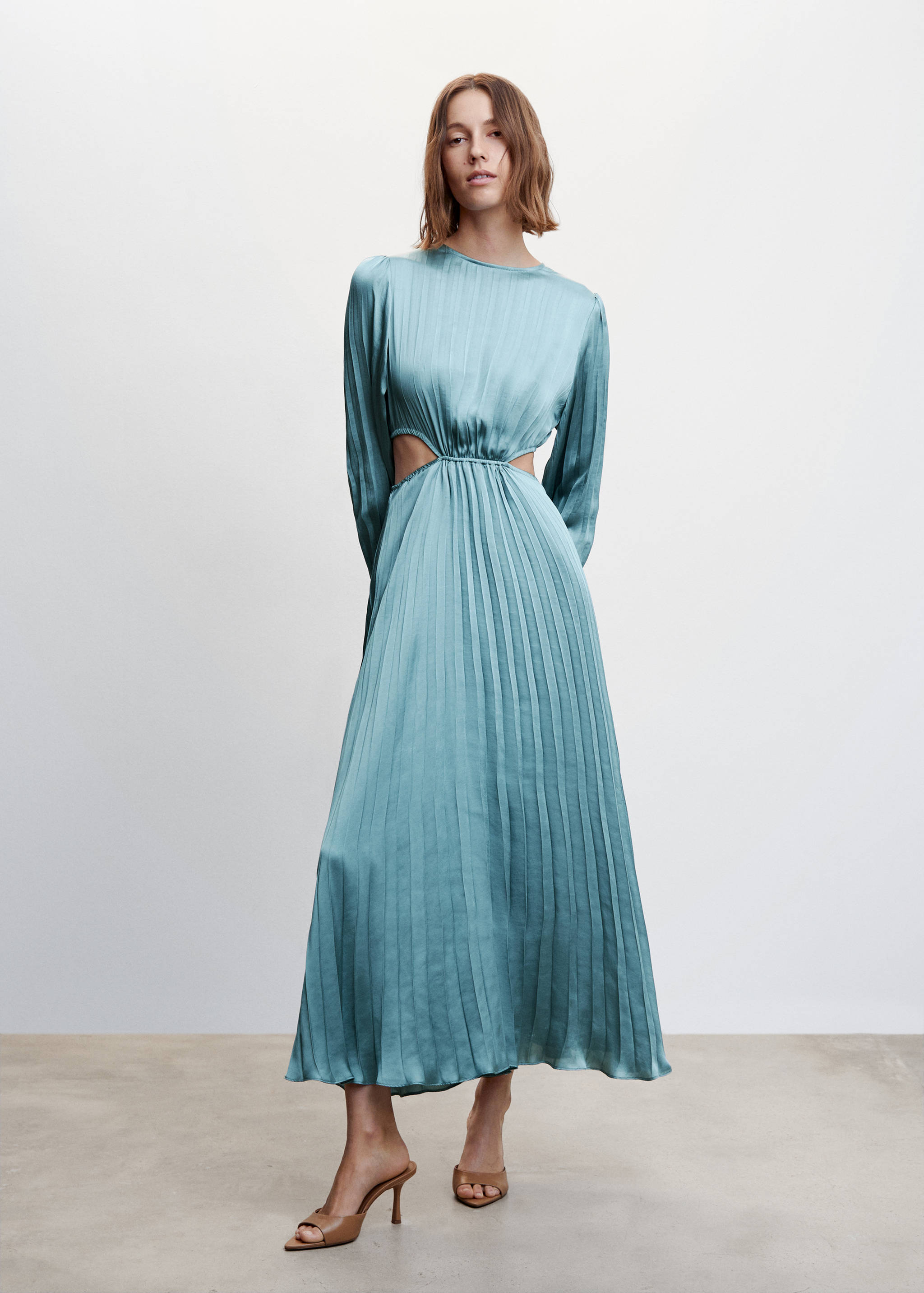 Pleated satin dress - General plane