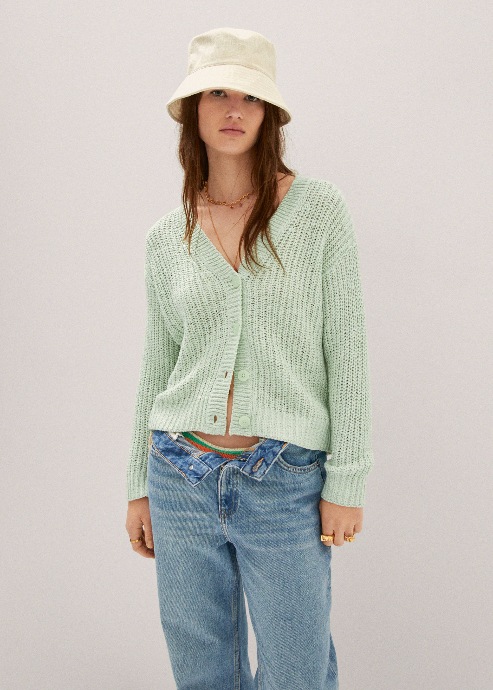 V-neck knitted cardigan - Medium plane