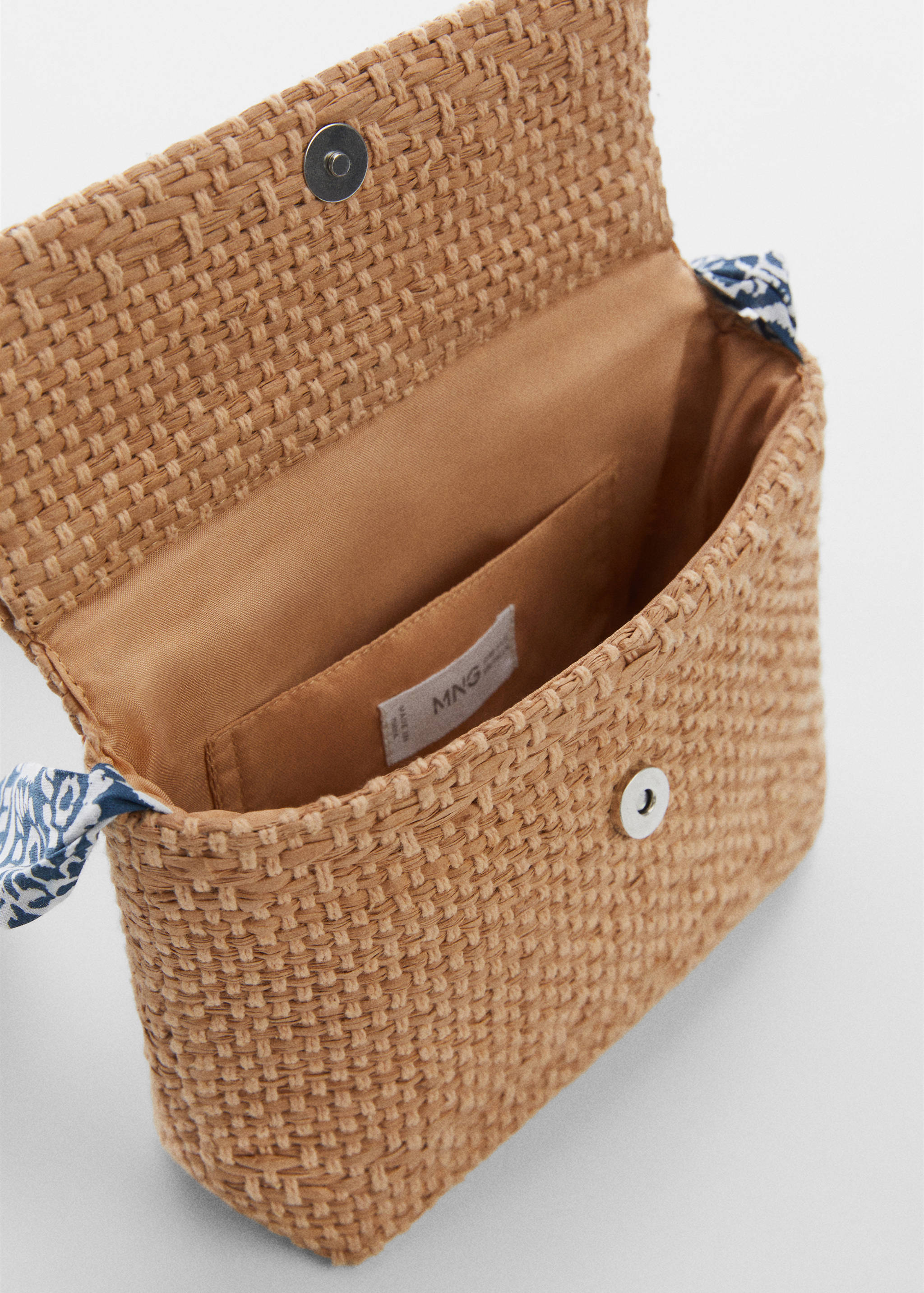 Textured shoulder bag - Details of the article 1