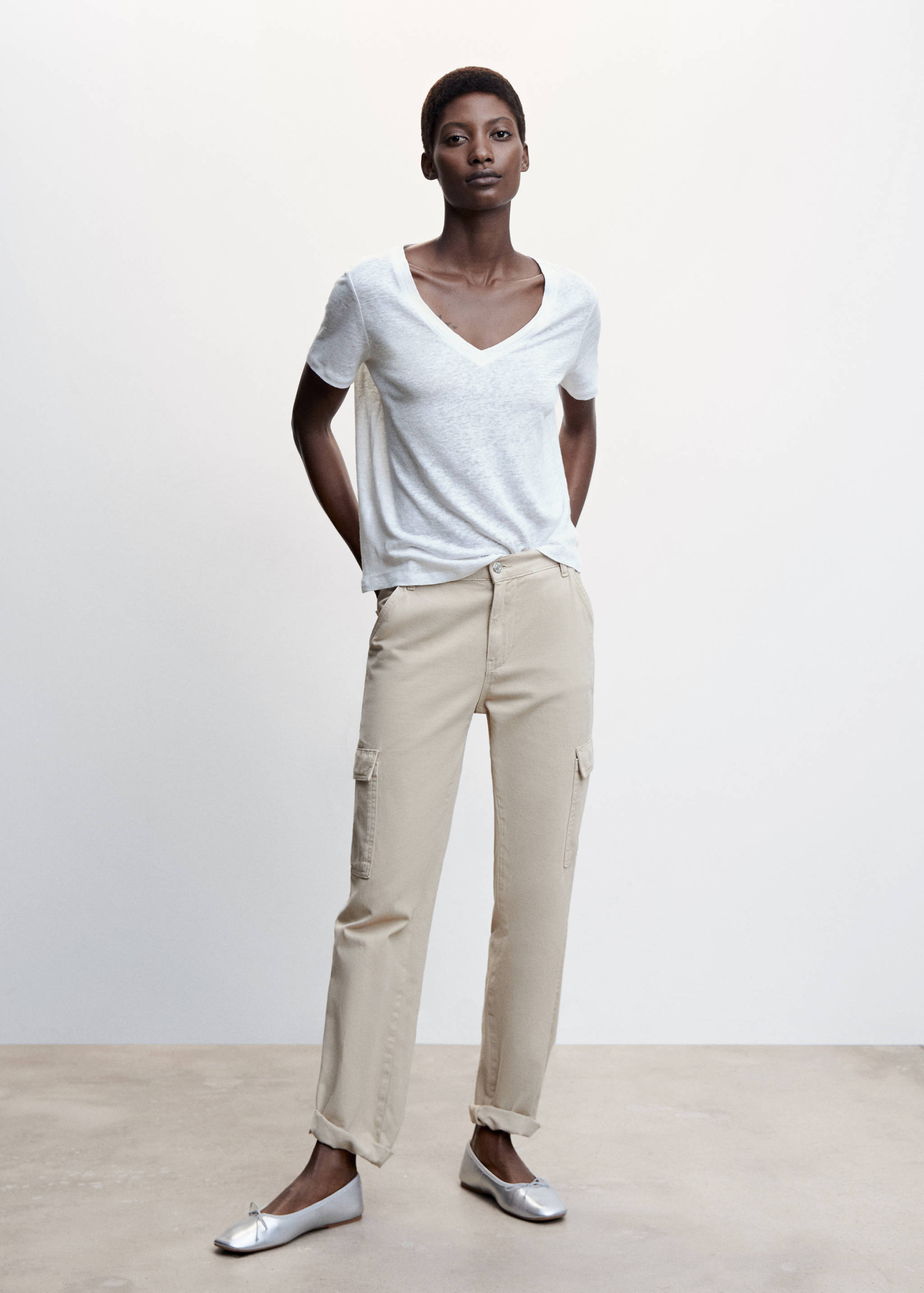 Leinen-T-Shirt mit V-Ausschnitt - Allgemeine Ansicht