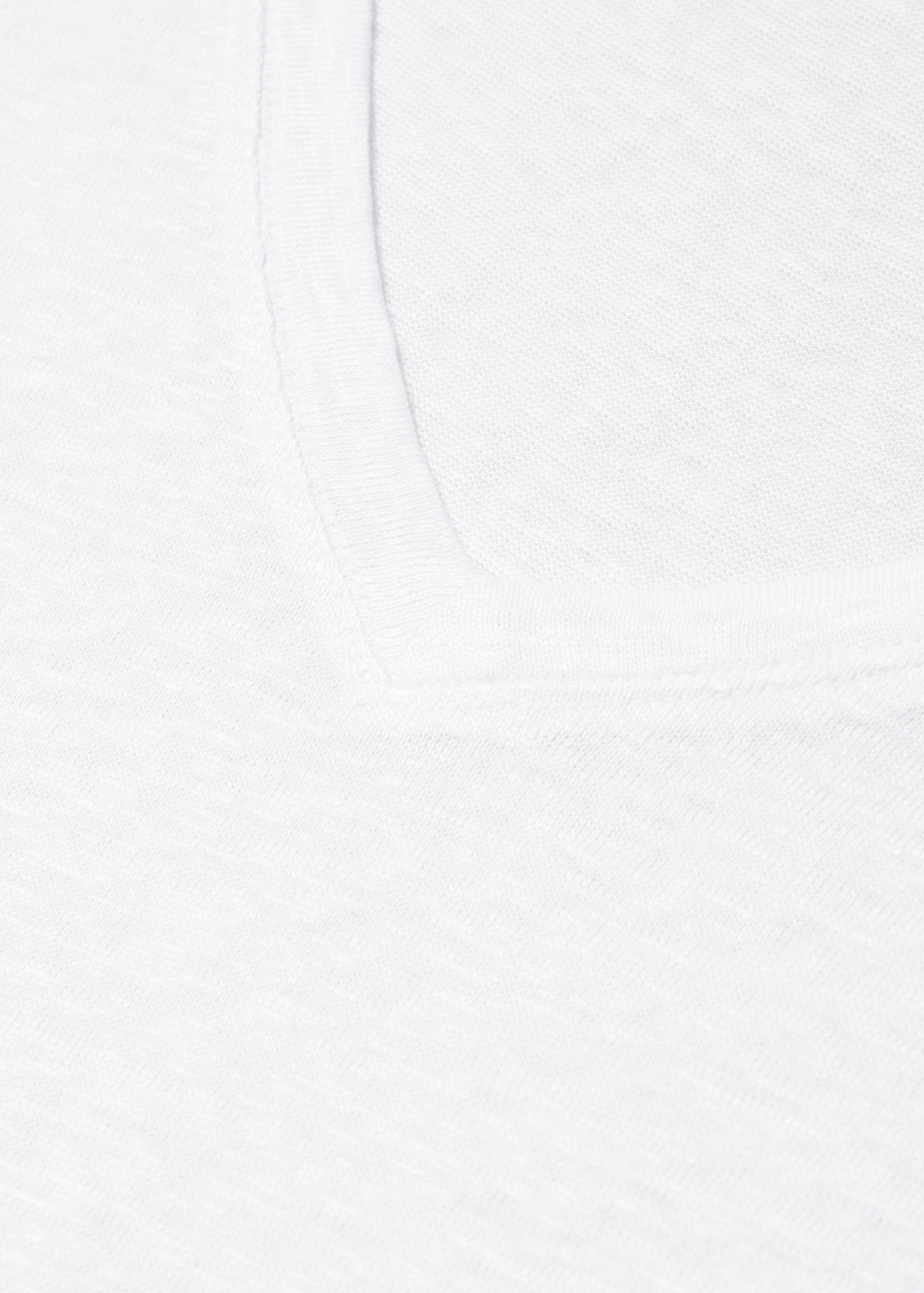 Leinen-T-Shirt mit V-Ausschnitt - Detail des Artikels 8