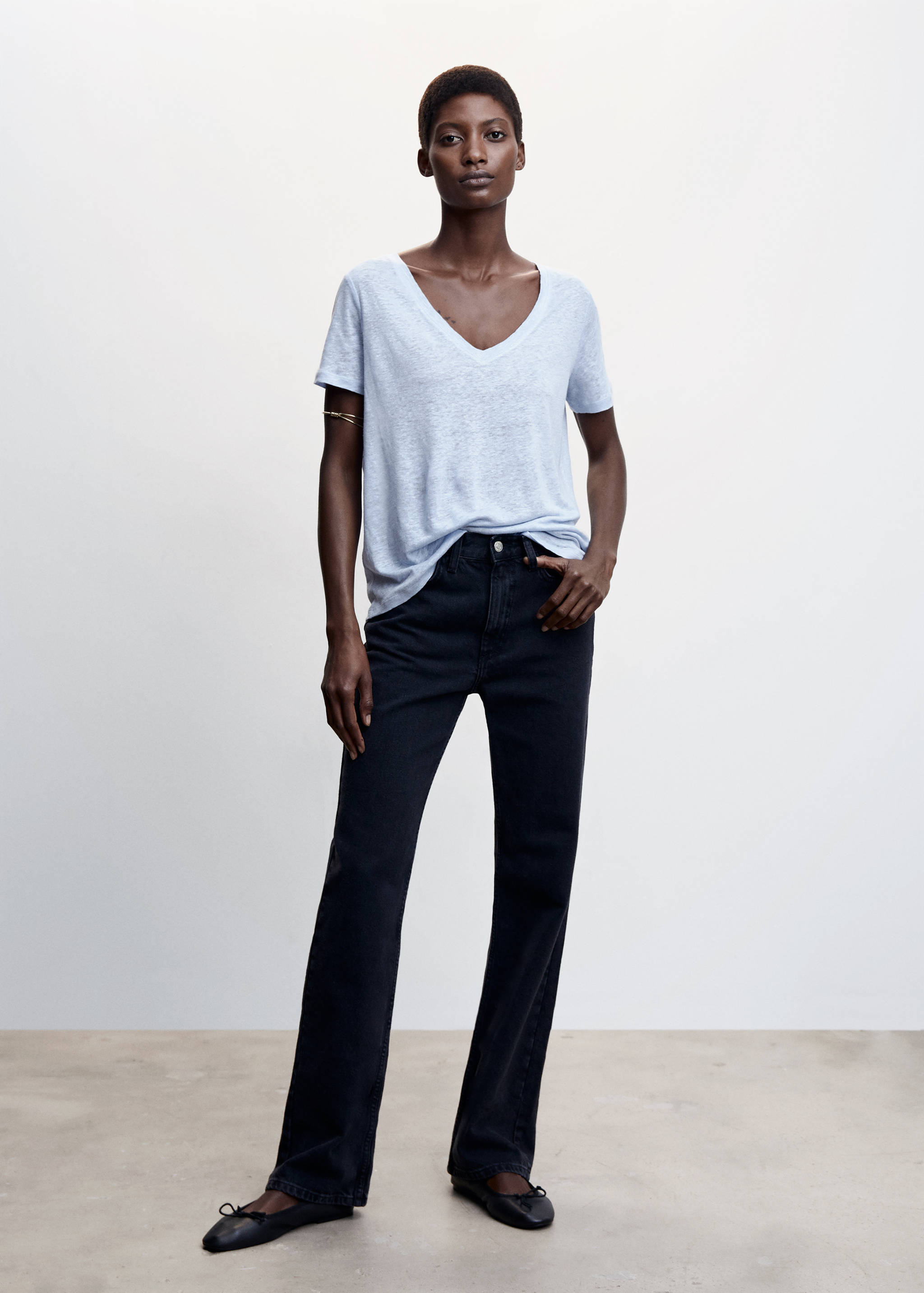 Leinen-T-Shirt mit V-Ausschnitt - Allgemeine Ansicht