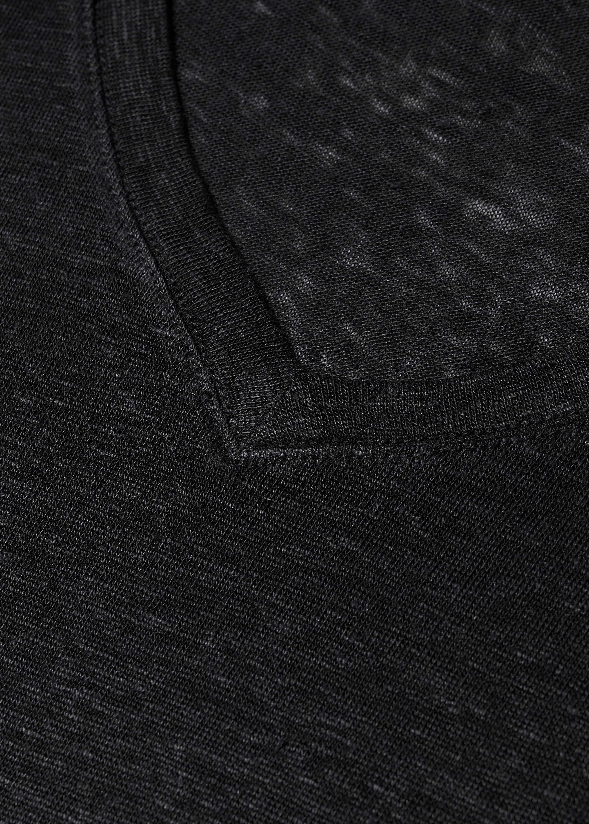 Leinen-T-Shirt mit V-Ausschnitt - Detail des Artikels 8