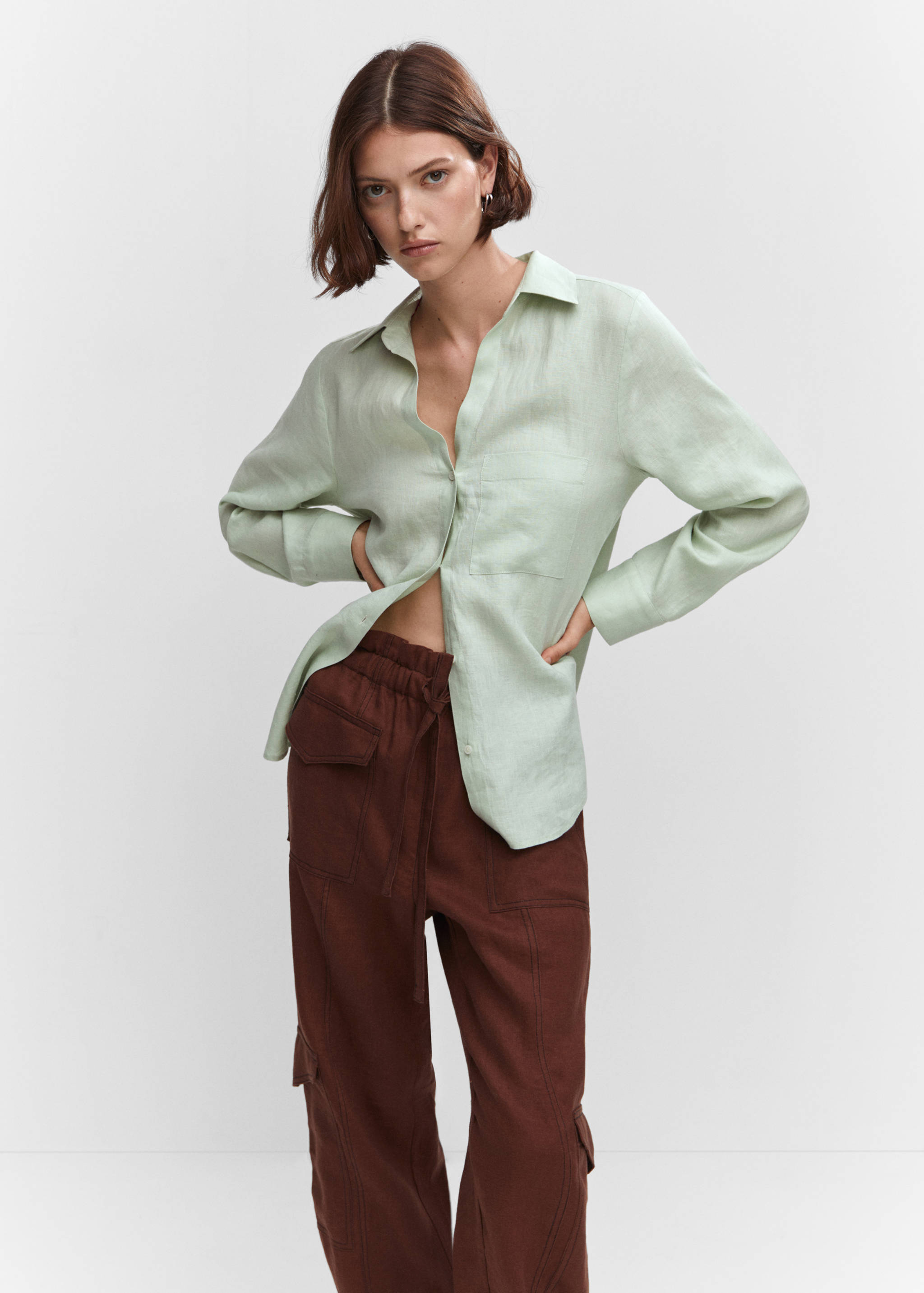 Chemise lin poche - Plan moyen