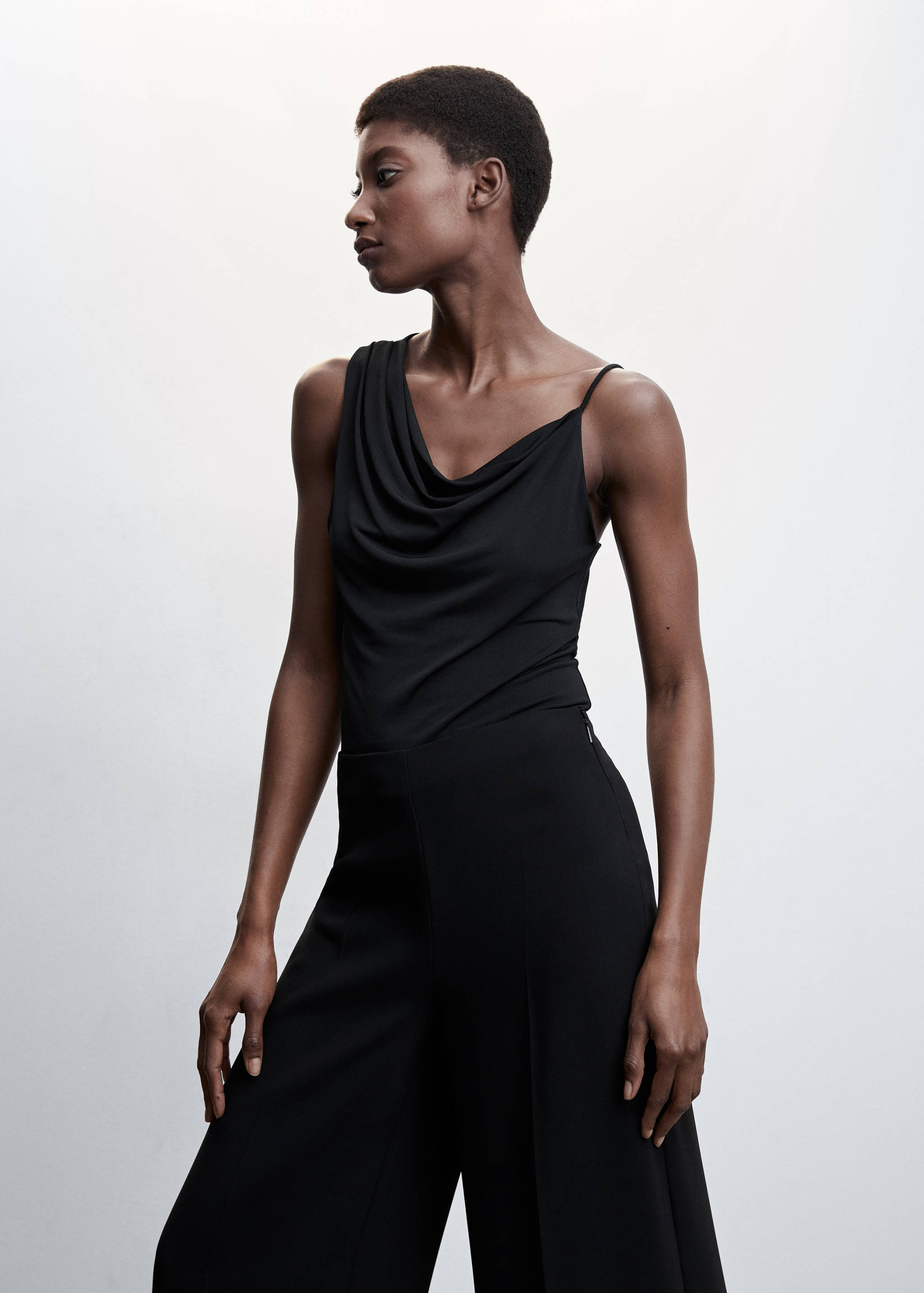 Top asimètric coll drapejat - Pla mig