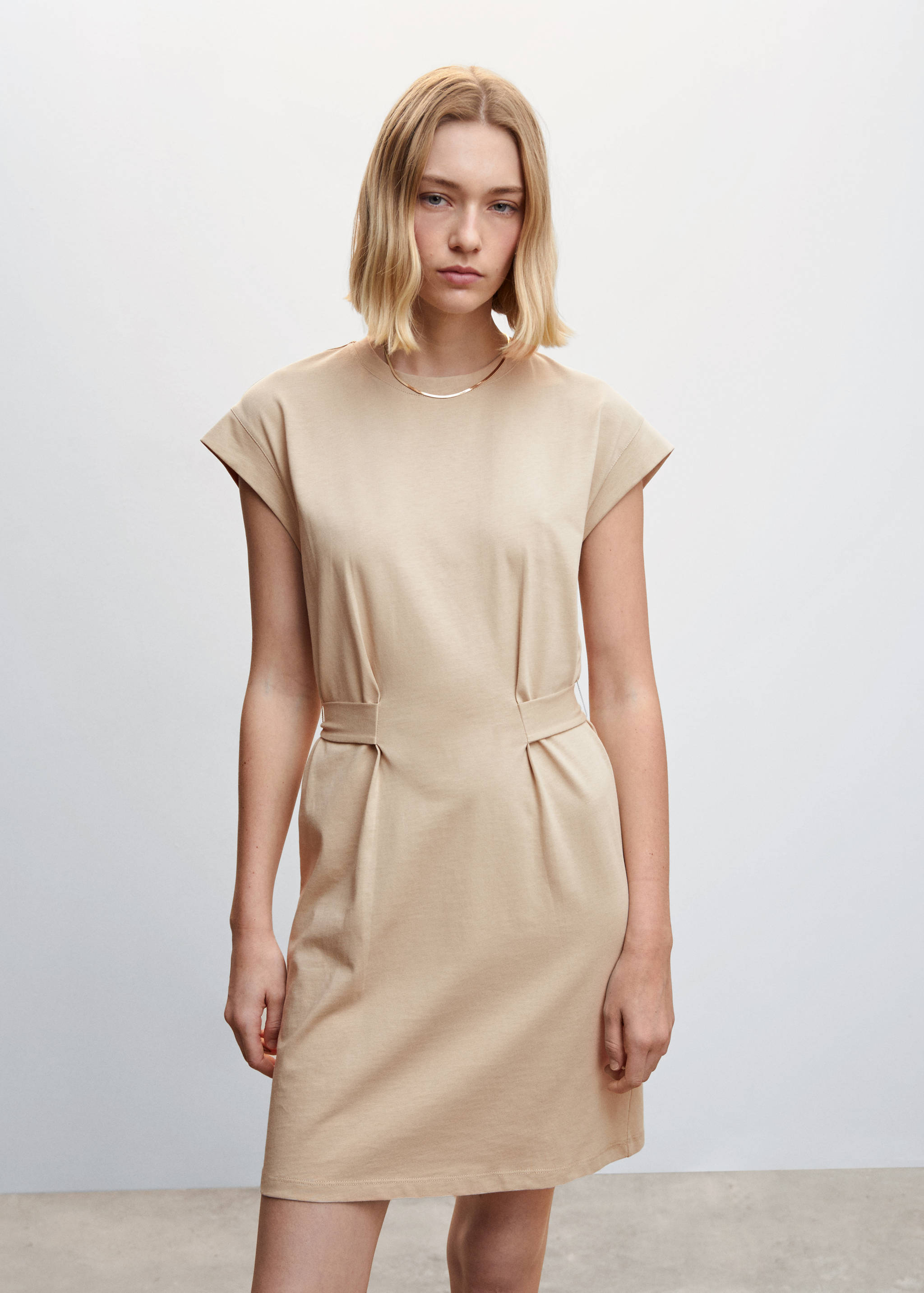 Robe courte nœud - Plan moyen