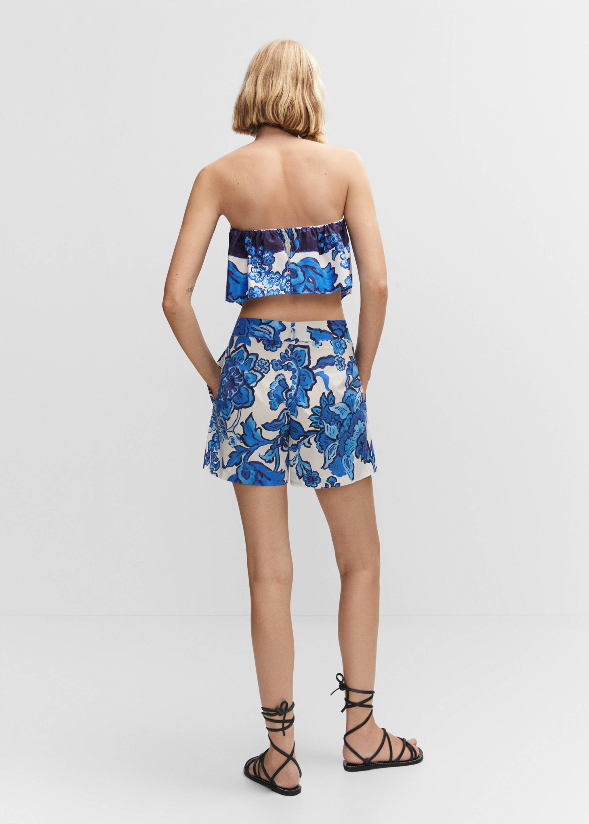 Top estilo pañuelo floral - Reverso del artículo