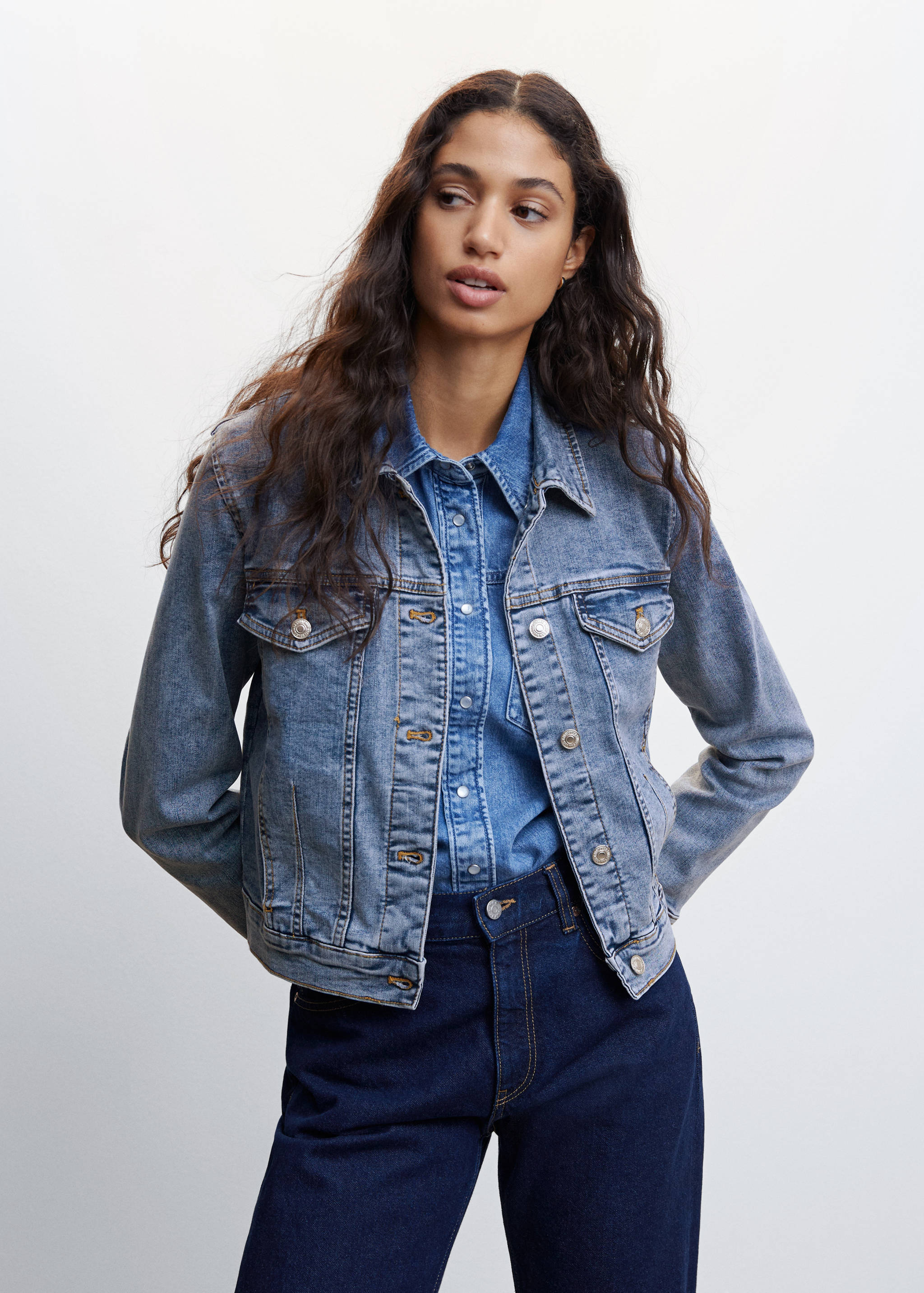 Džínová bunda s kapsami - Náhled ve středové rovině