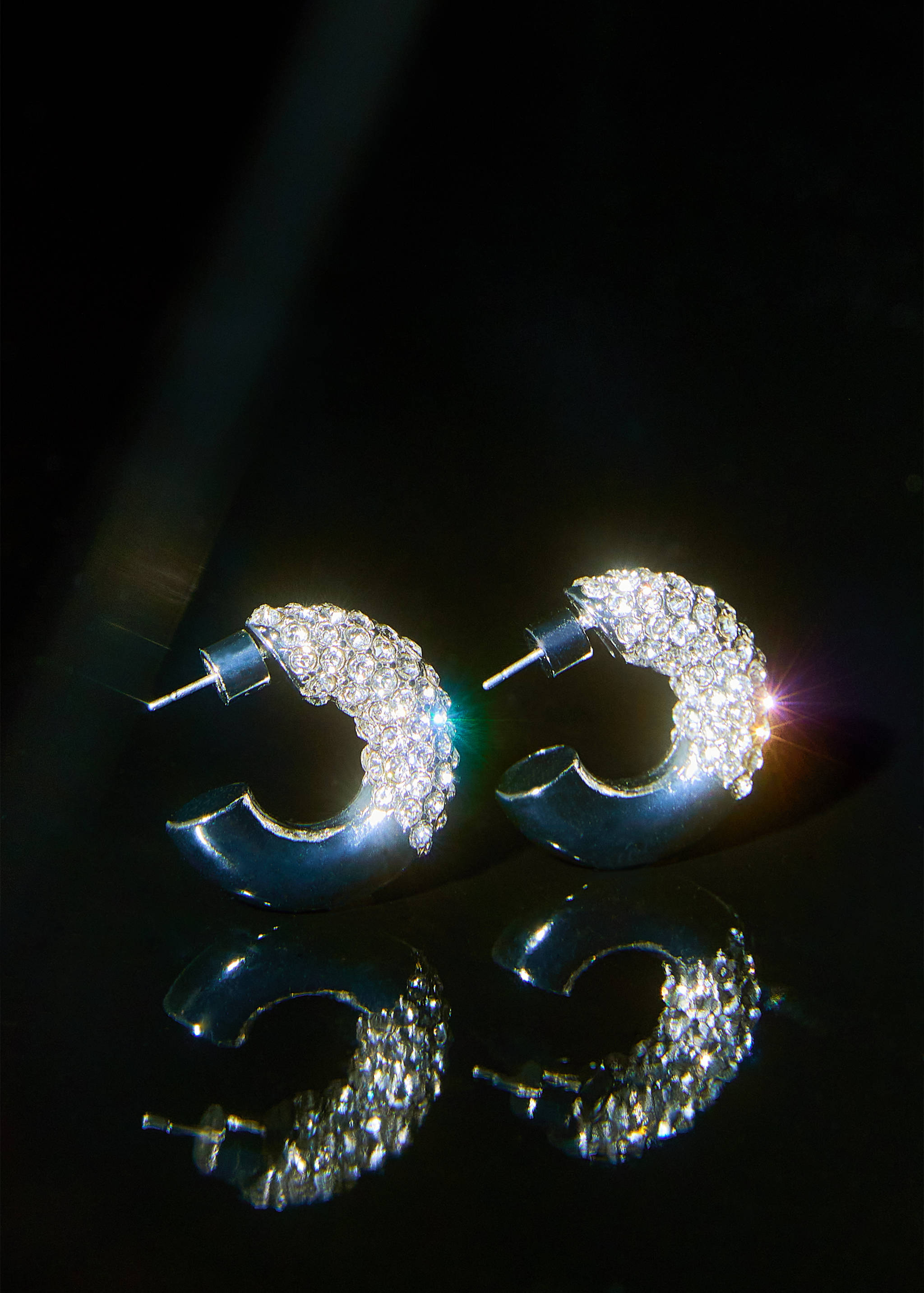 Faceted crystal hoop earrings - Details of the article 6