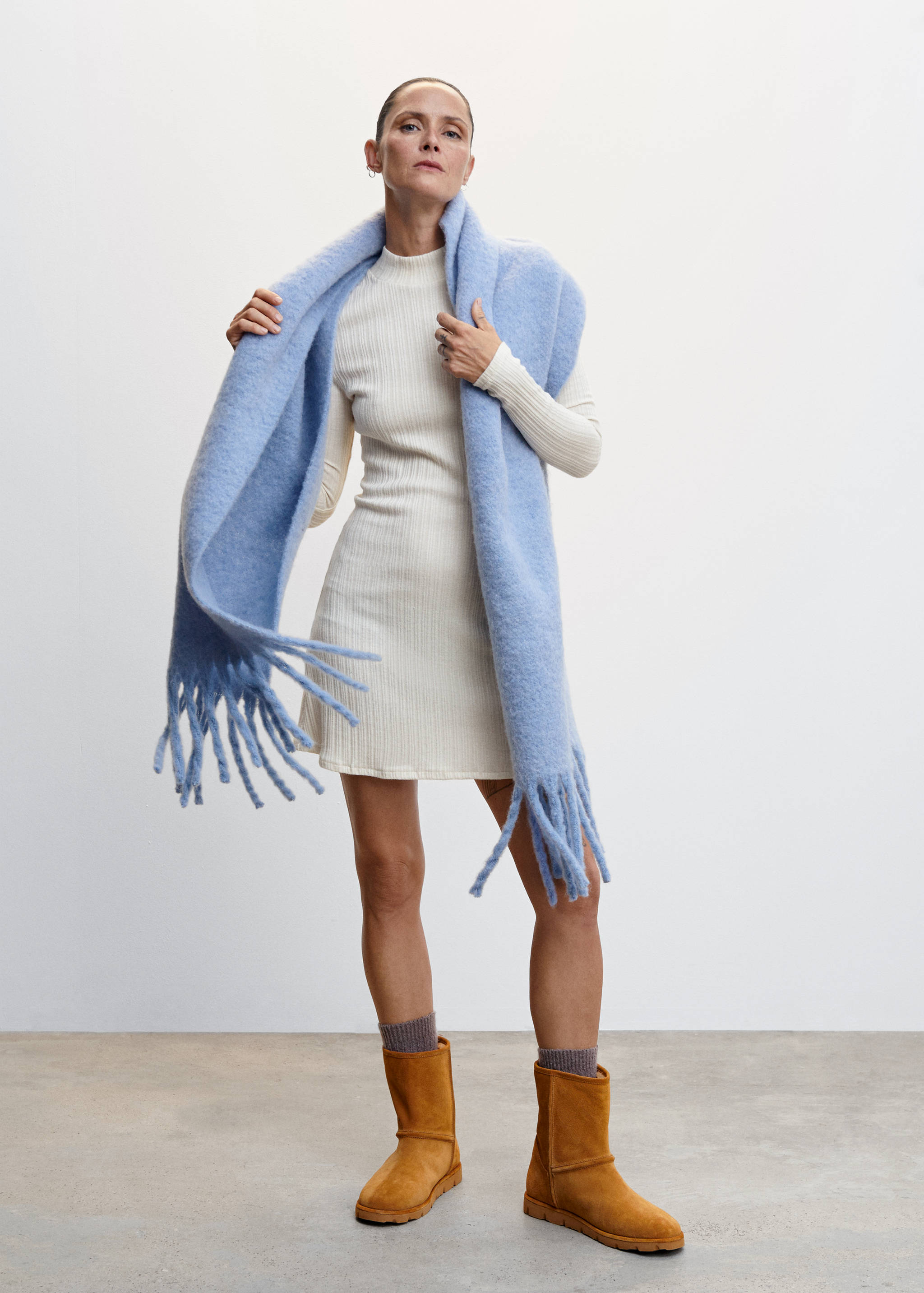 Short knitted dress - General plane