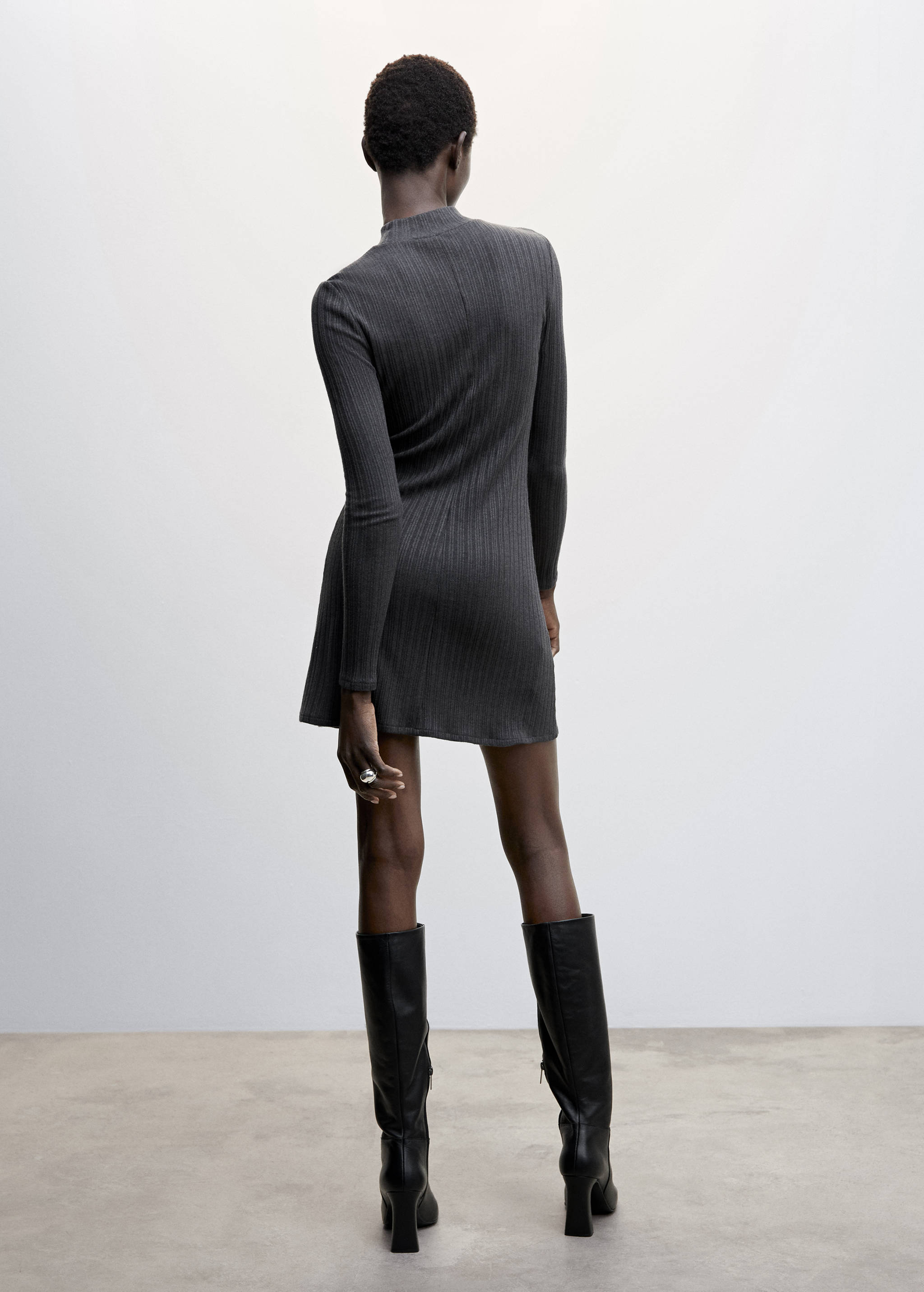 Short knitted dress - Reverse of the article