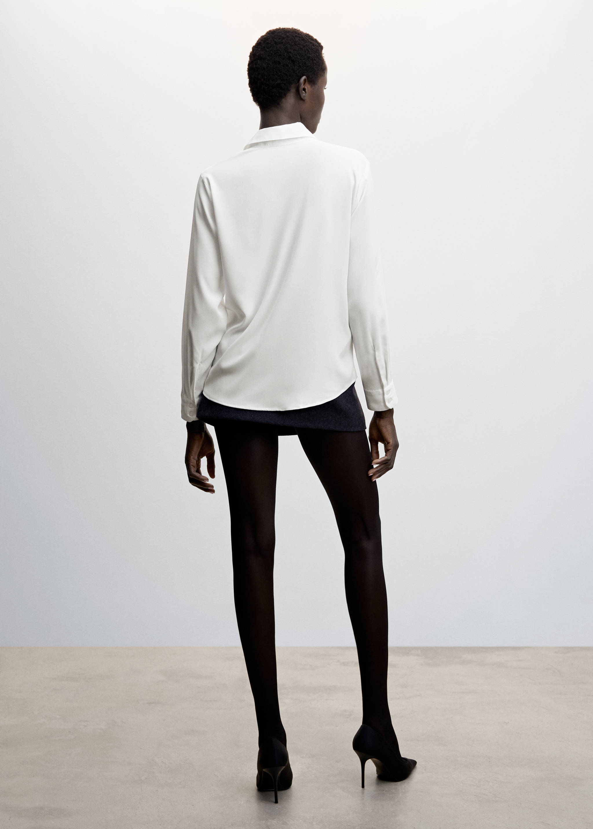 Buttoned flowy shirt - Reverse of the article