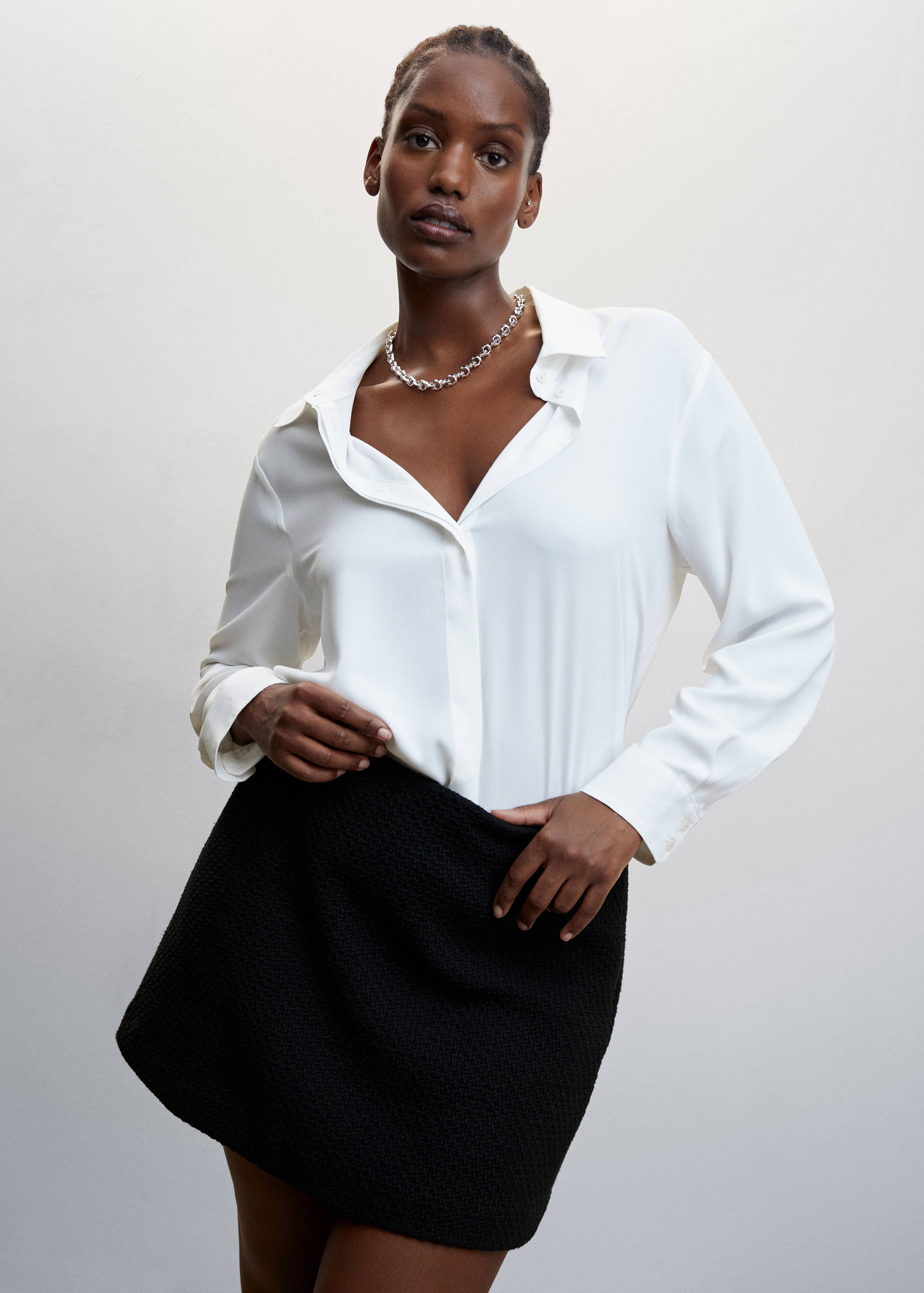 Buttoned flowy shirt - Details of the article 5