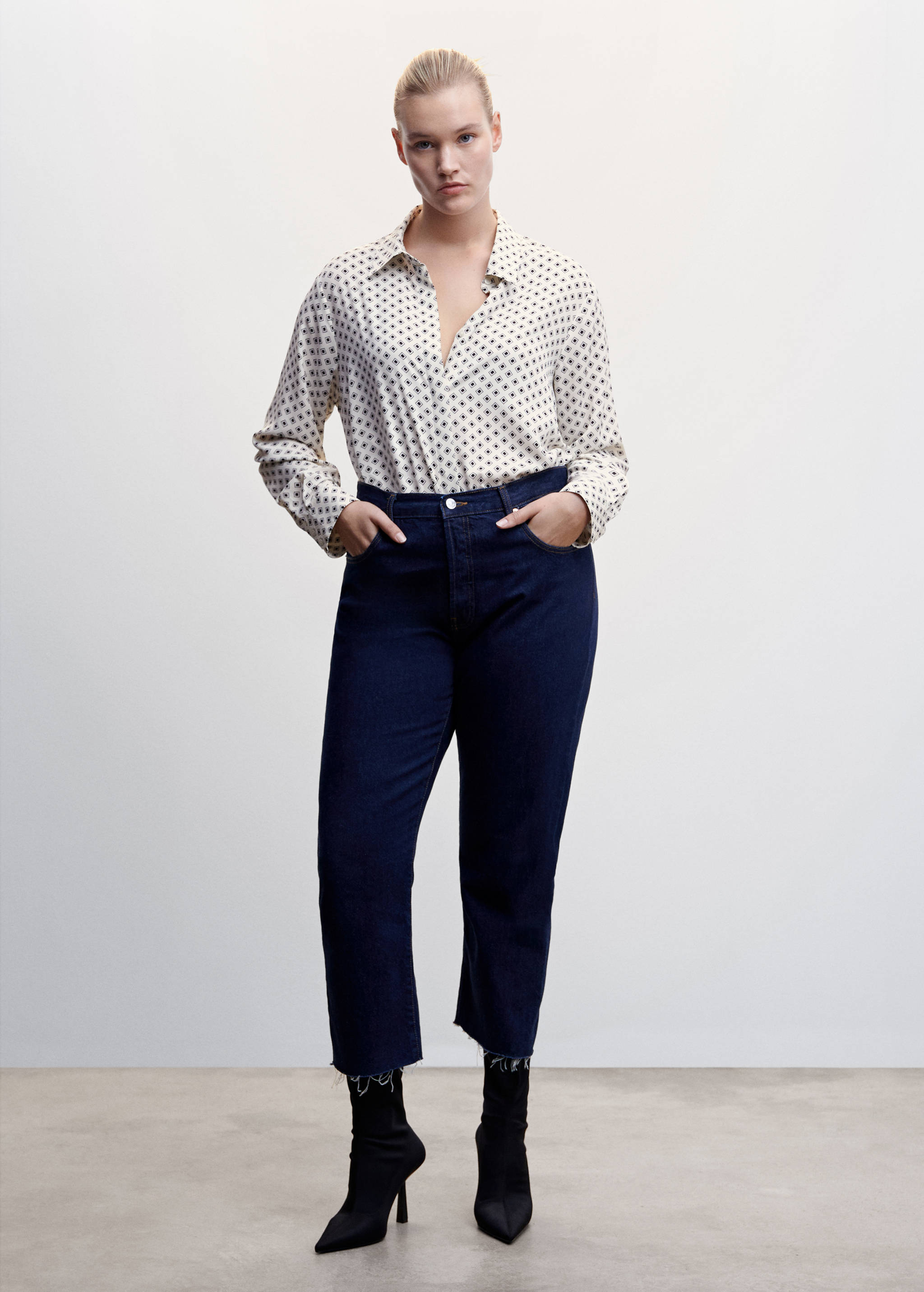 Buttoned flowy shirt - Details of the article 3