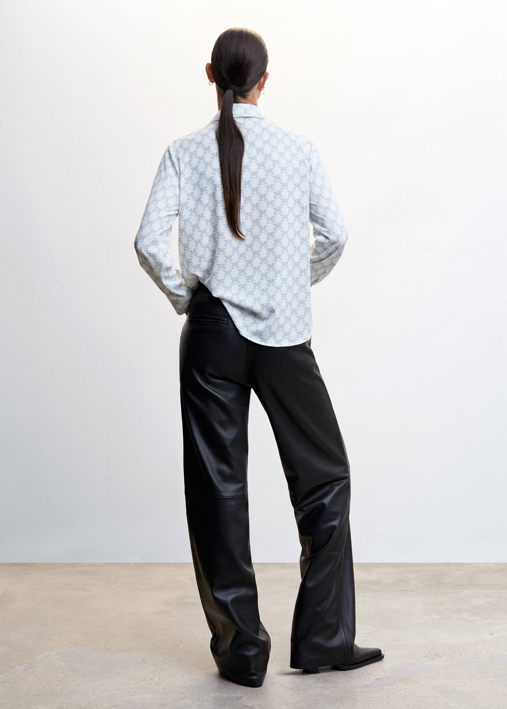 Buttoned flowy shirt - Reverse of the article