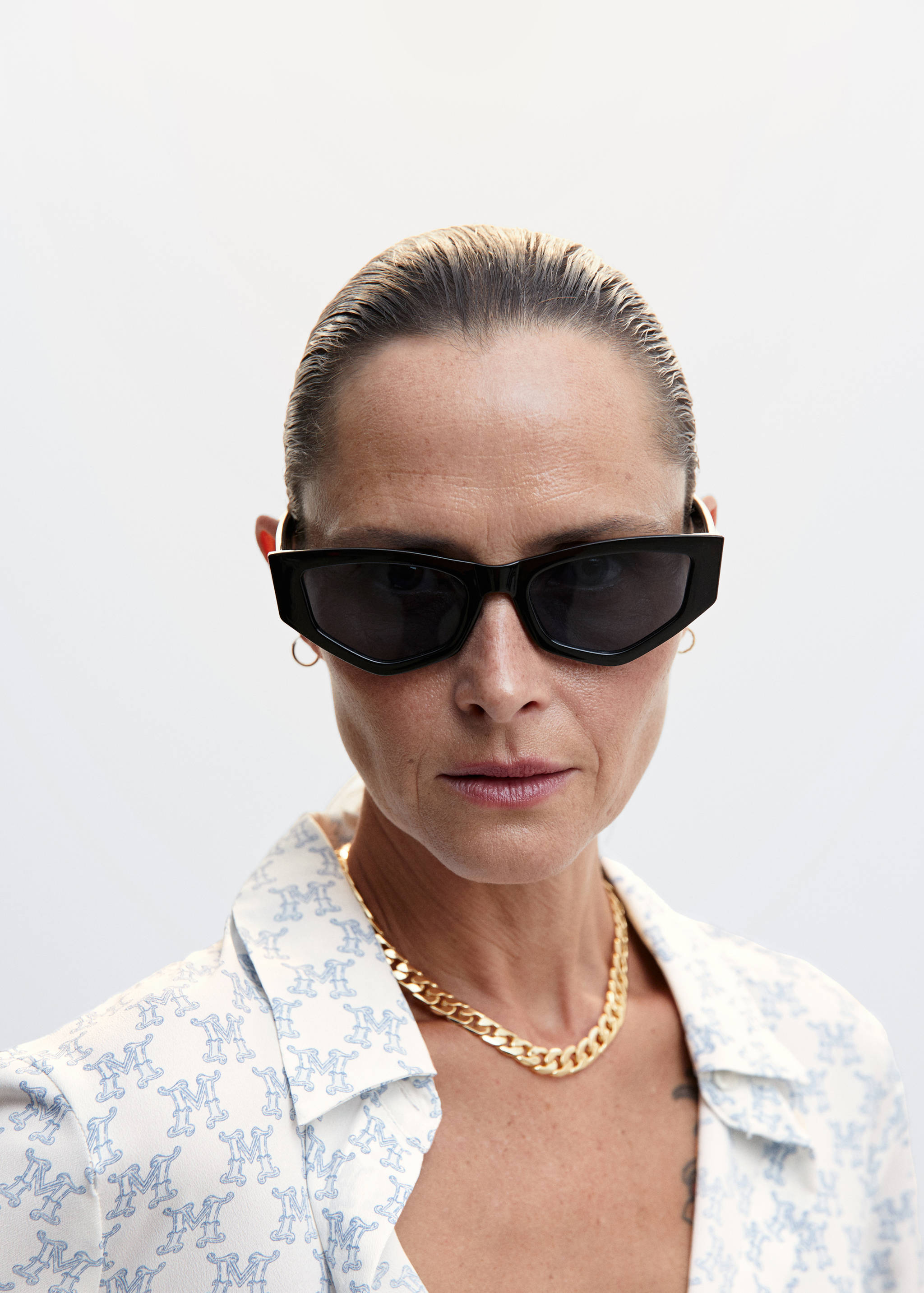 Buttoned flowy shirt - Details of the article 1