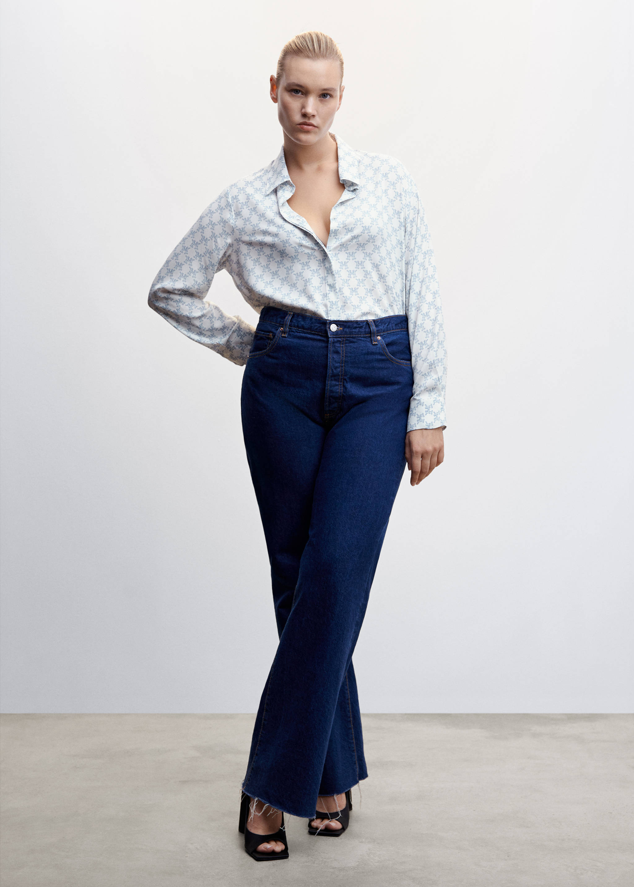 Buttoned flowy shirt - Details of the article 3