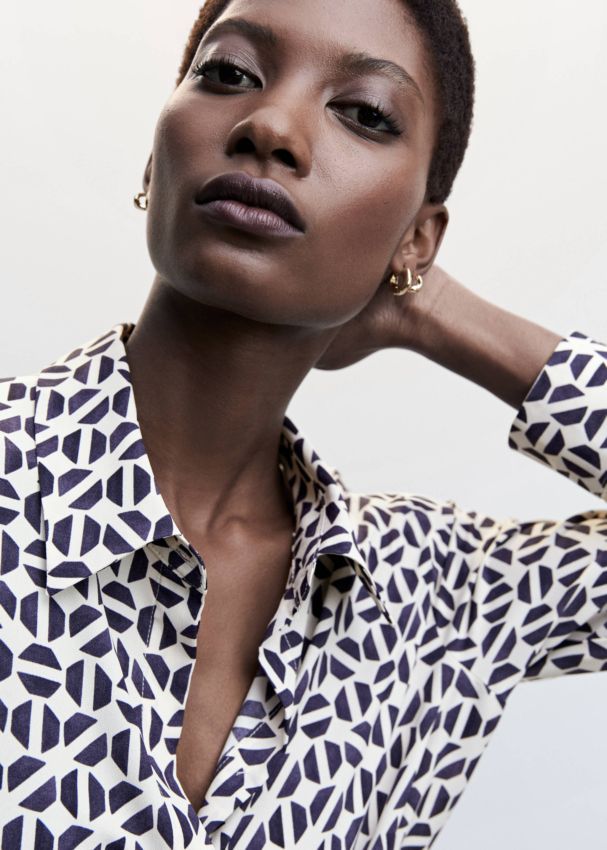 Buttoned flowy shirt - Details of the article 1