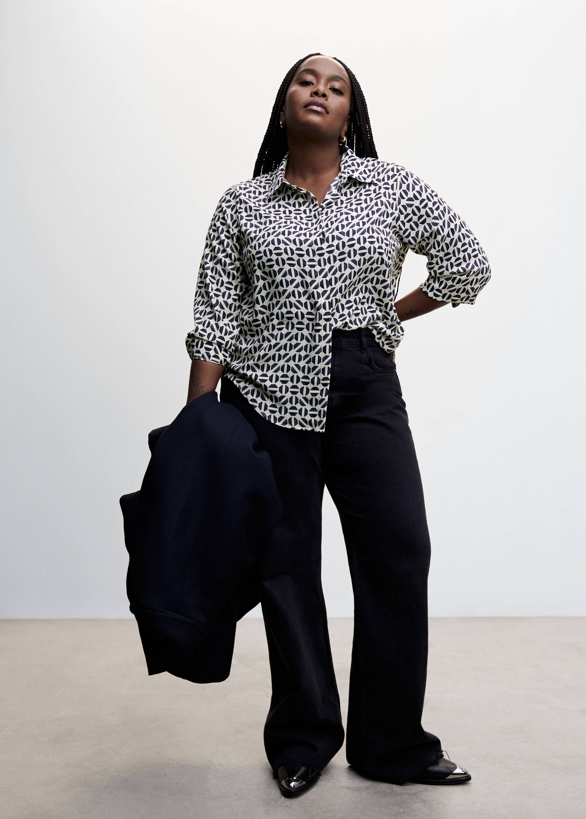 Buttoned flowy shirt - Details of the article 3